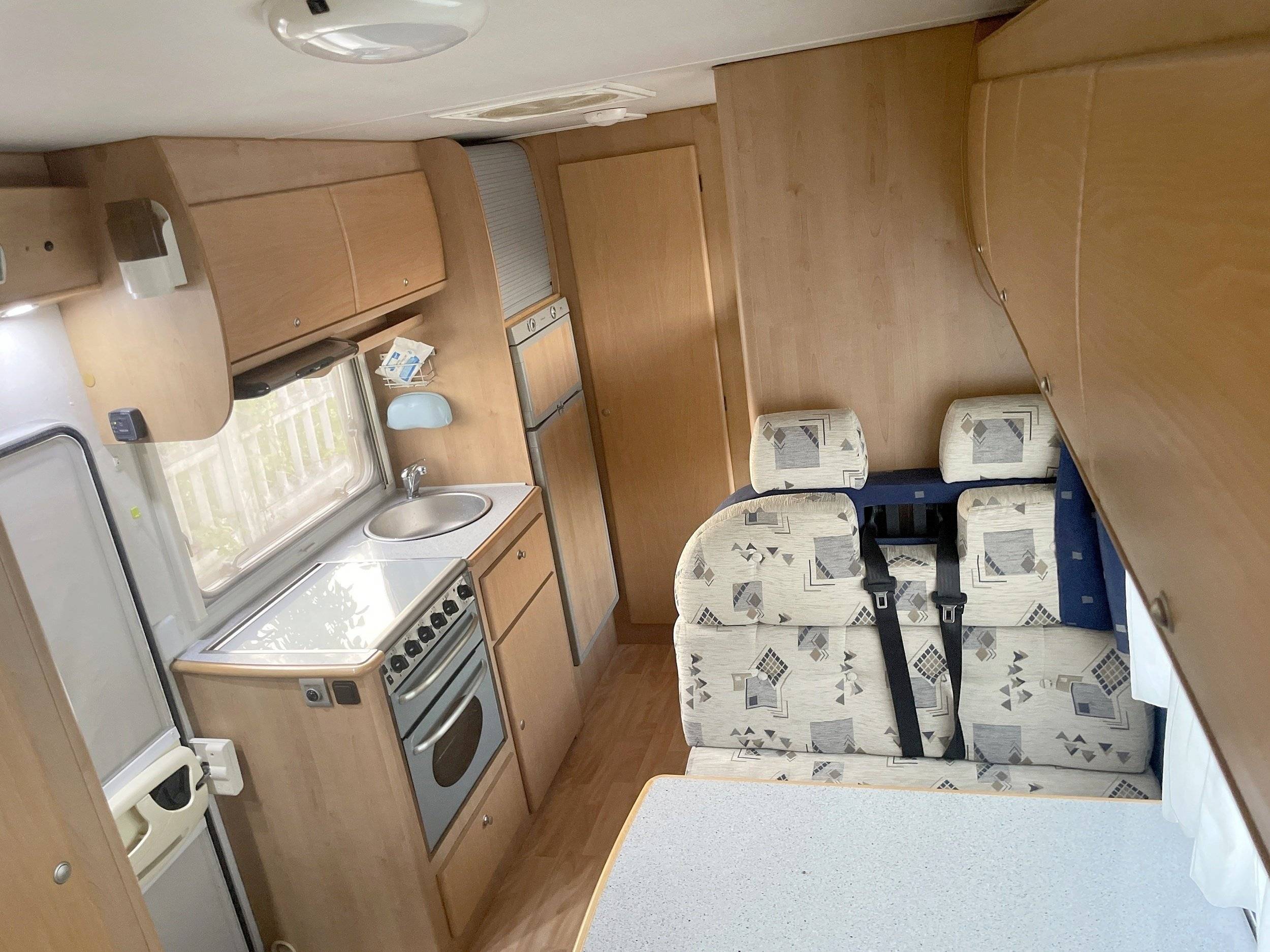 Kitchenette Fiat FIAT 2.8 JTD - Yescapa