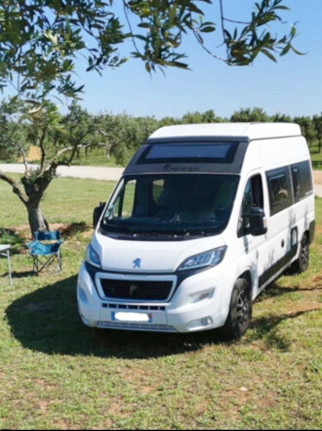 Vista del vehicle angle davanter Peugeot Boxer - Yescapa