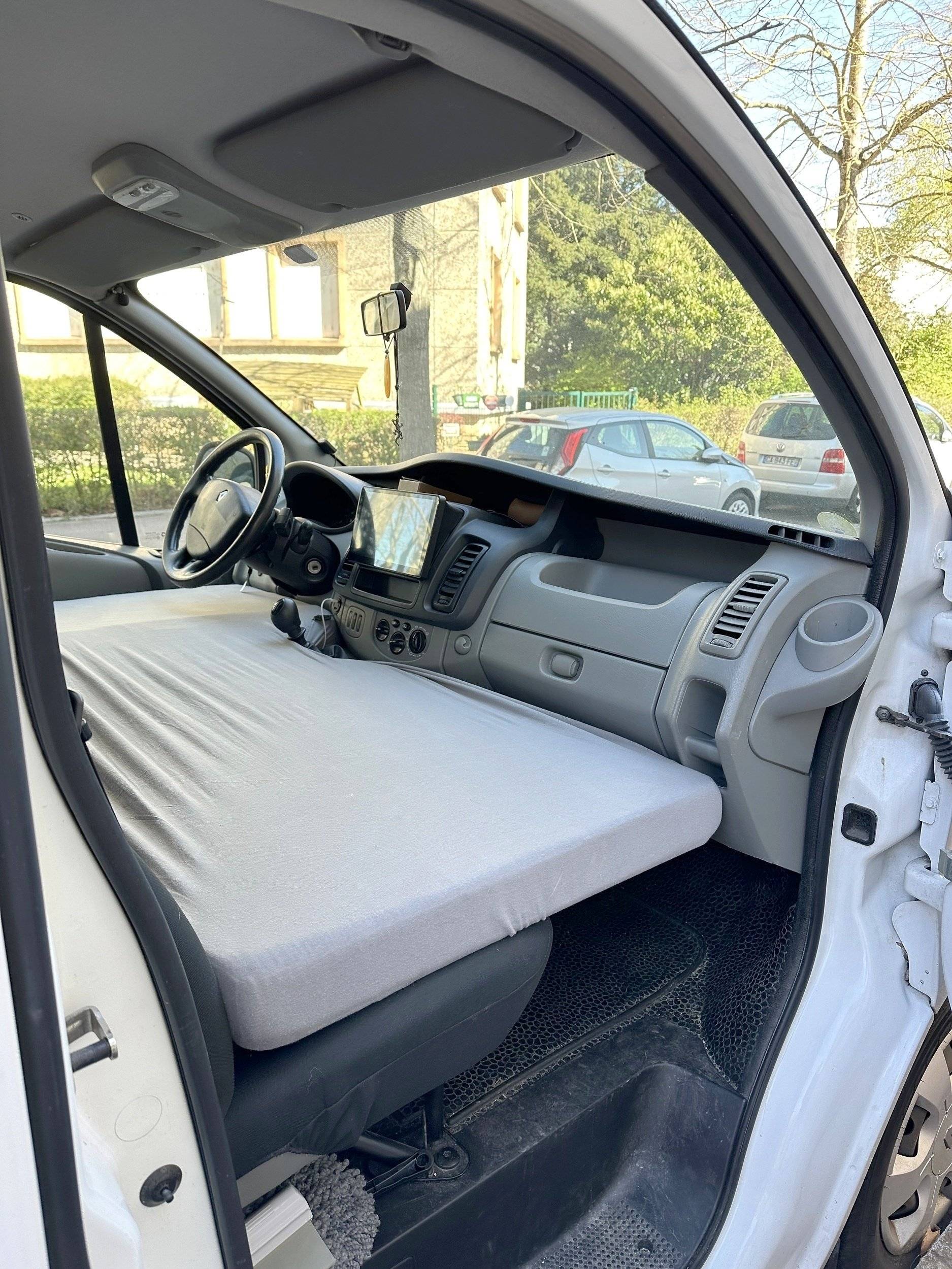 Fahrerbereich Renault 2,0 l dCi 115 ch - Yescapa
