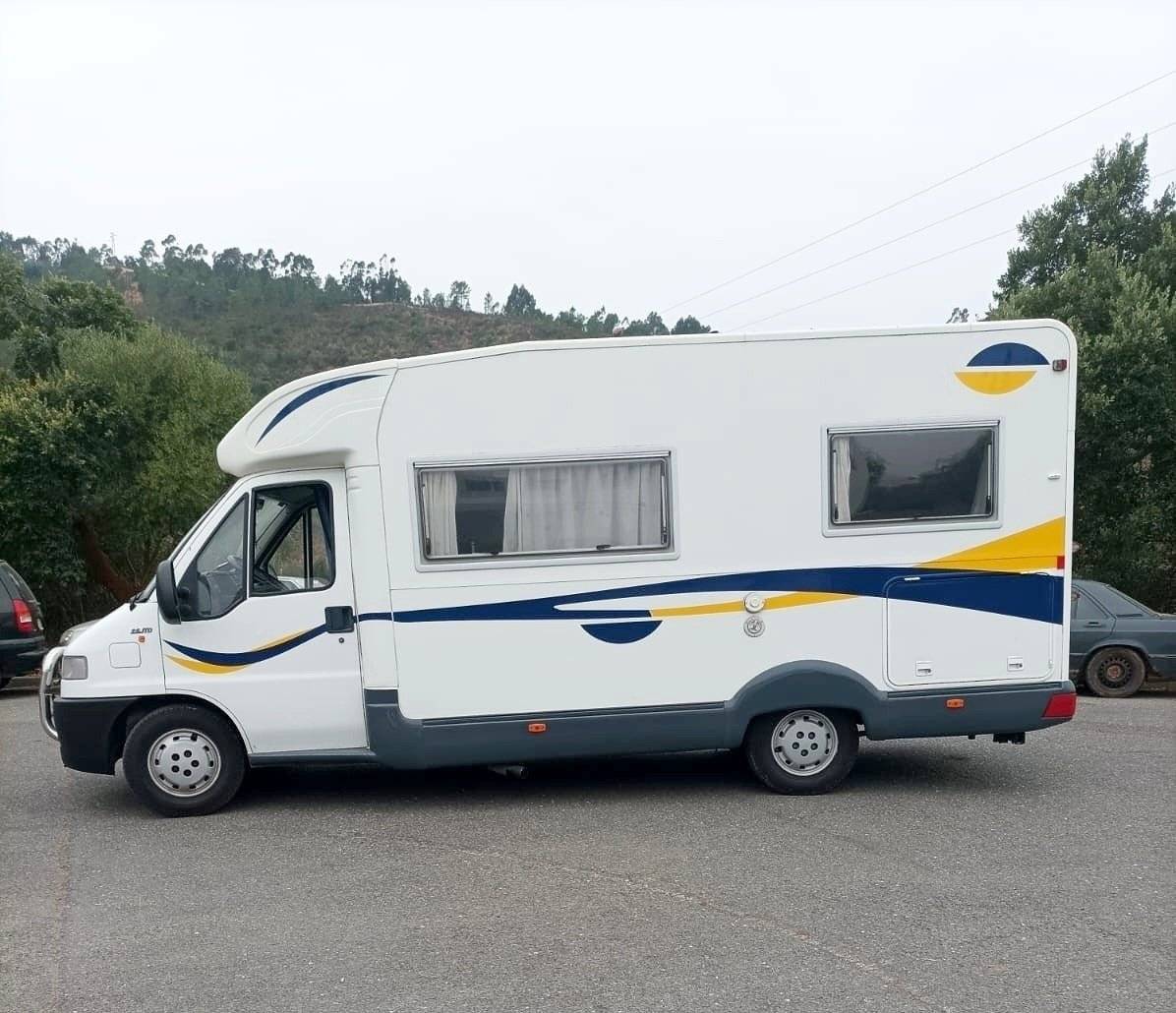 Front view from 3/4 Fiat FIAT Ducato 2,8 127 - Yescapa