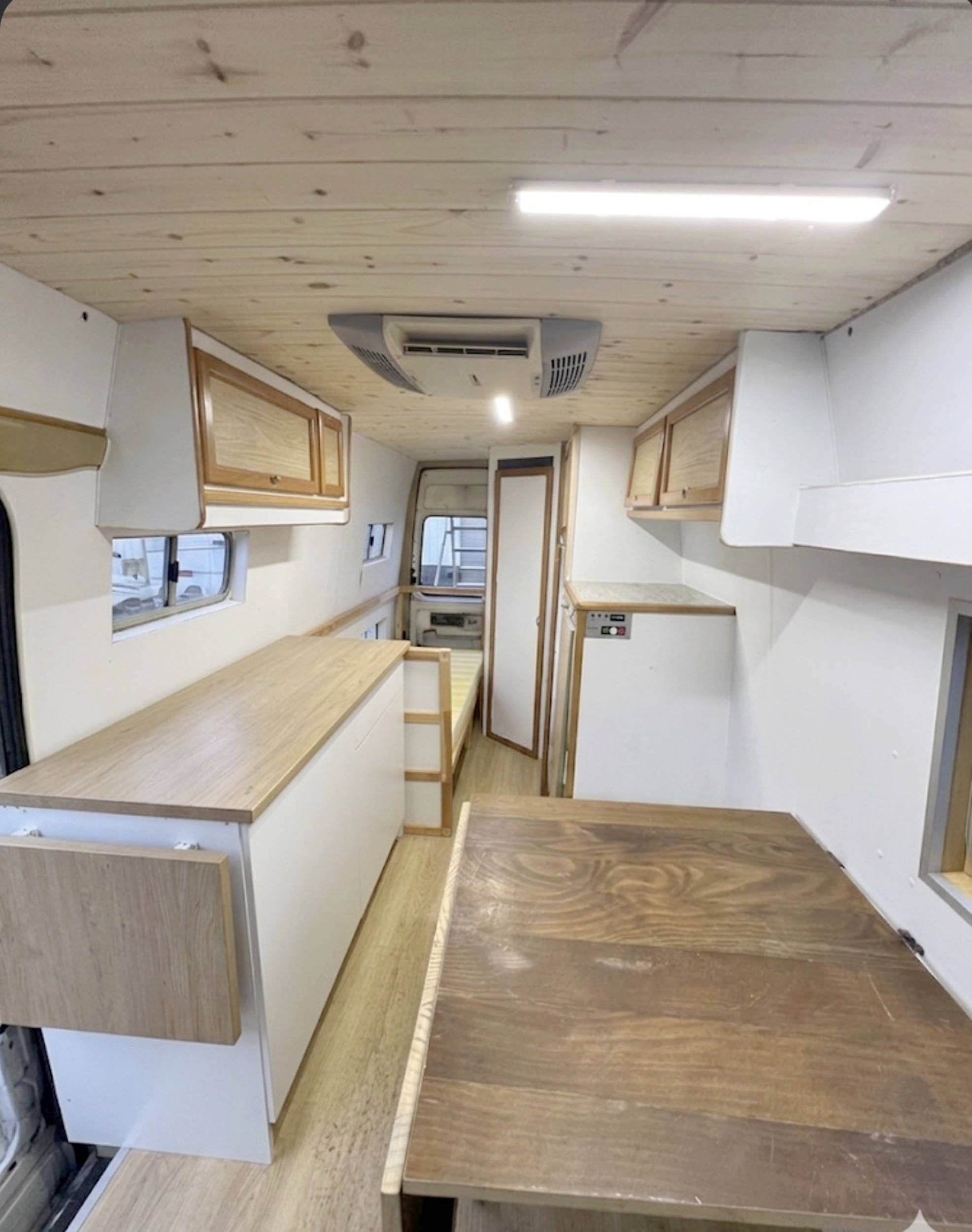 Vista parte trasera del vehículo Volkswagen California - Yescapa