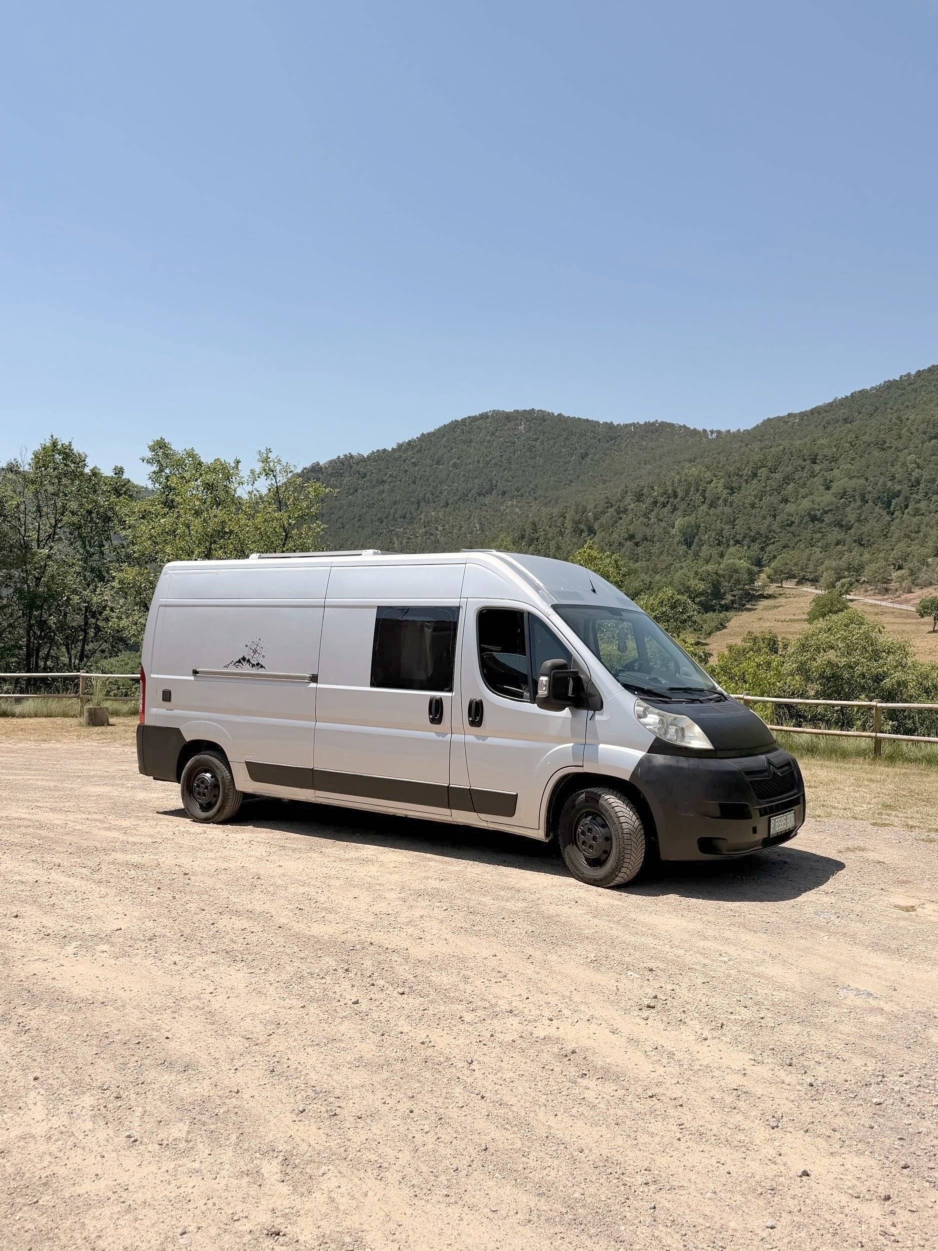 Vista del vehículo ángulo delantero Citroën - Yescapa
