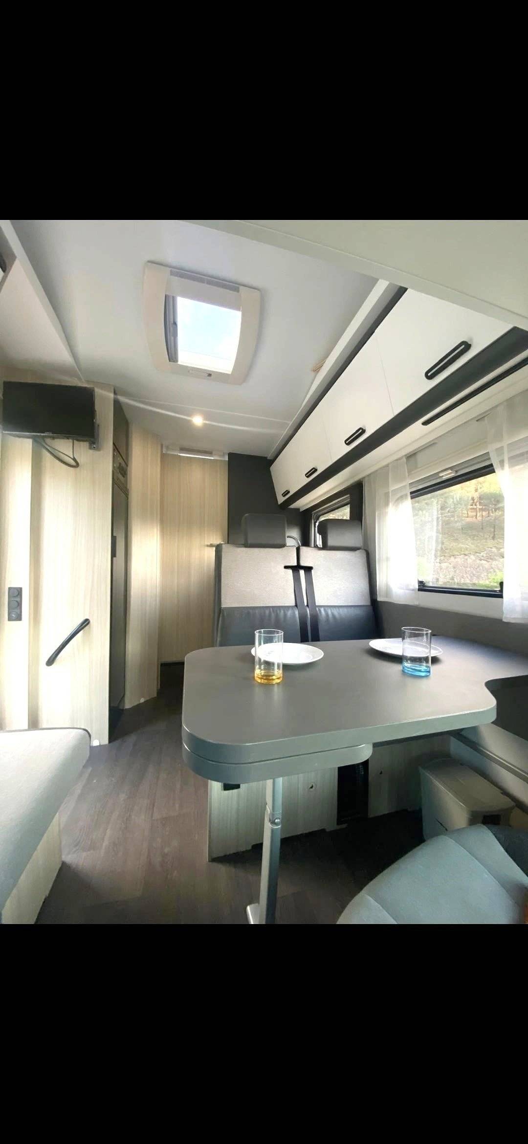 Adria Sunliving A75DP