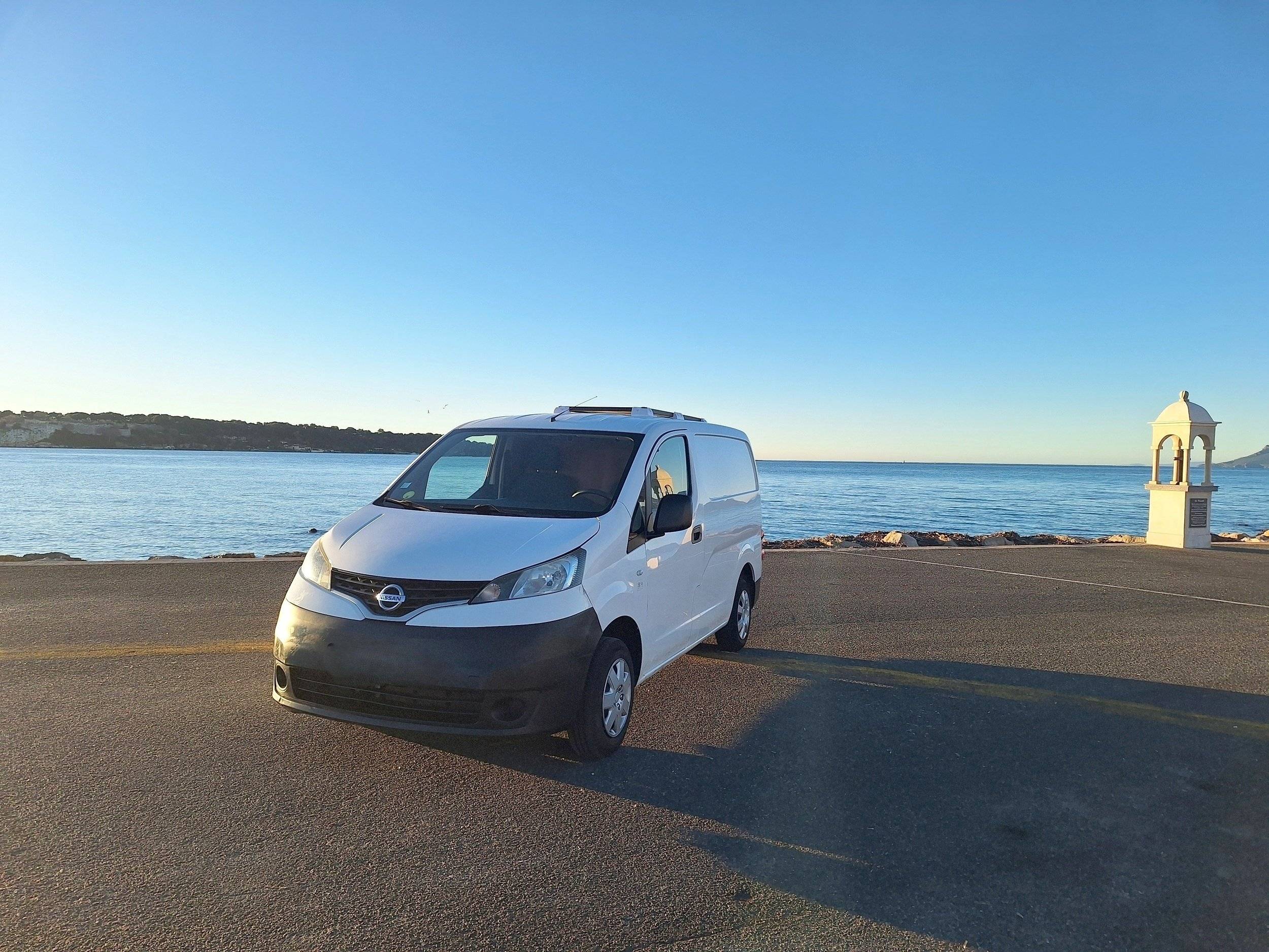 Voorkant 3/4 Nissan NV200 - Yescapa