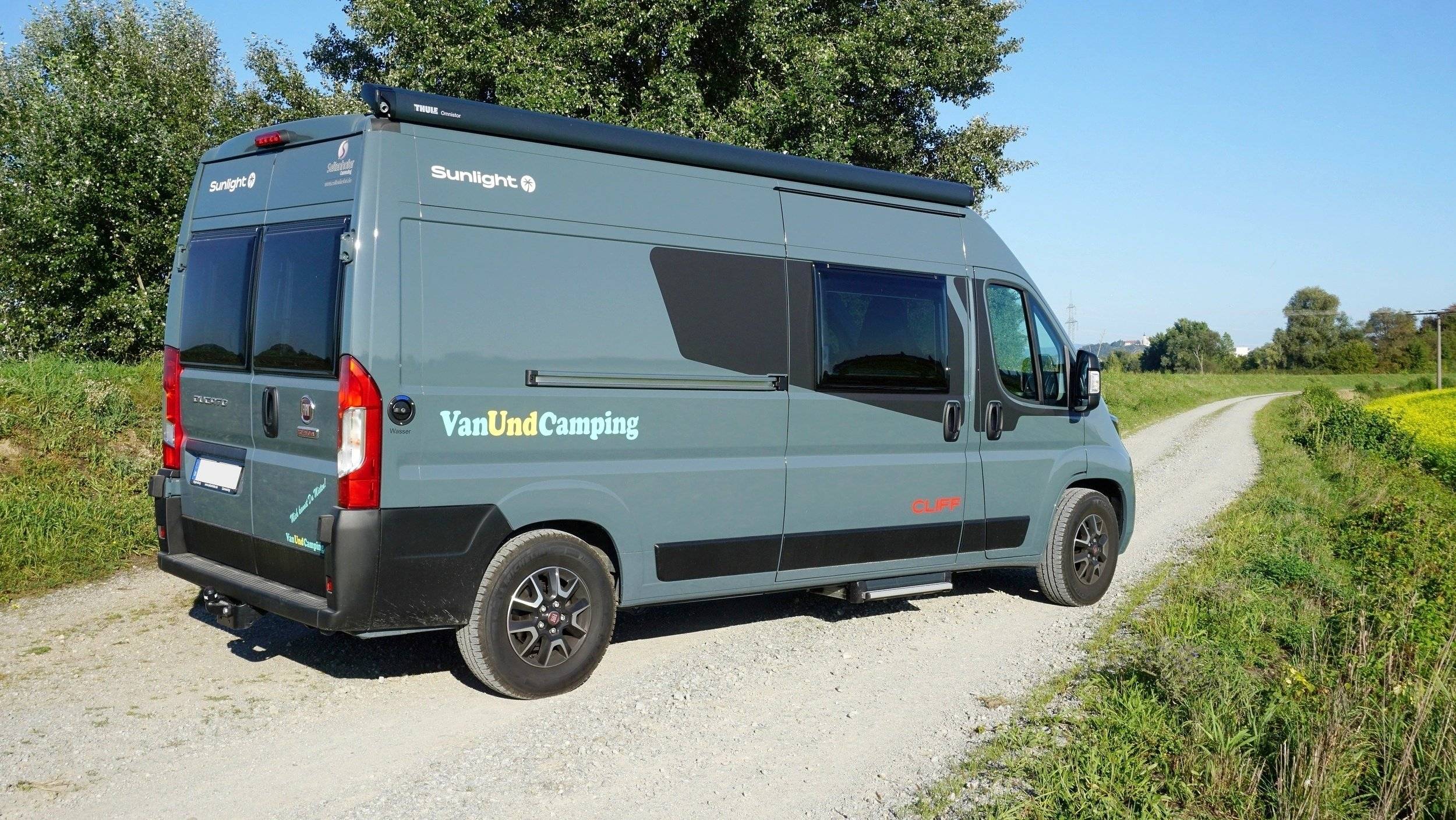 Front view from 3/4 Sunlight - Yescapa