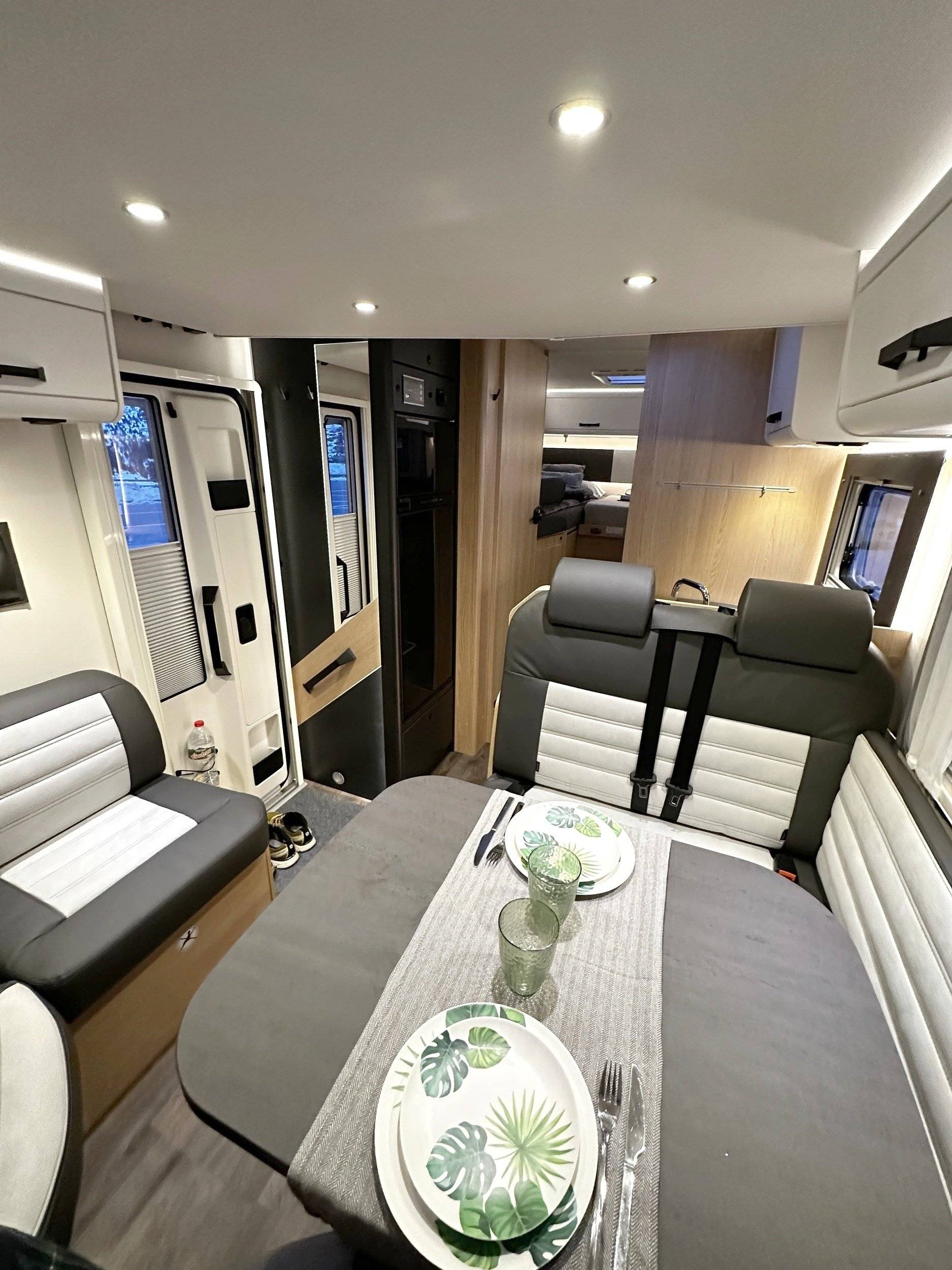 Dinette Fiat Ducato 2,2 l 140 ch - Yescapa