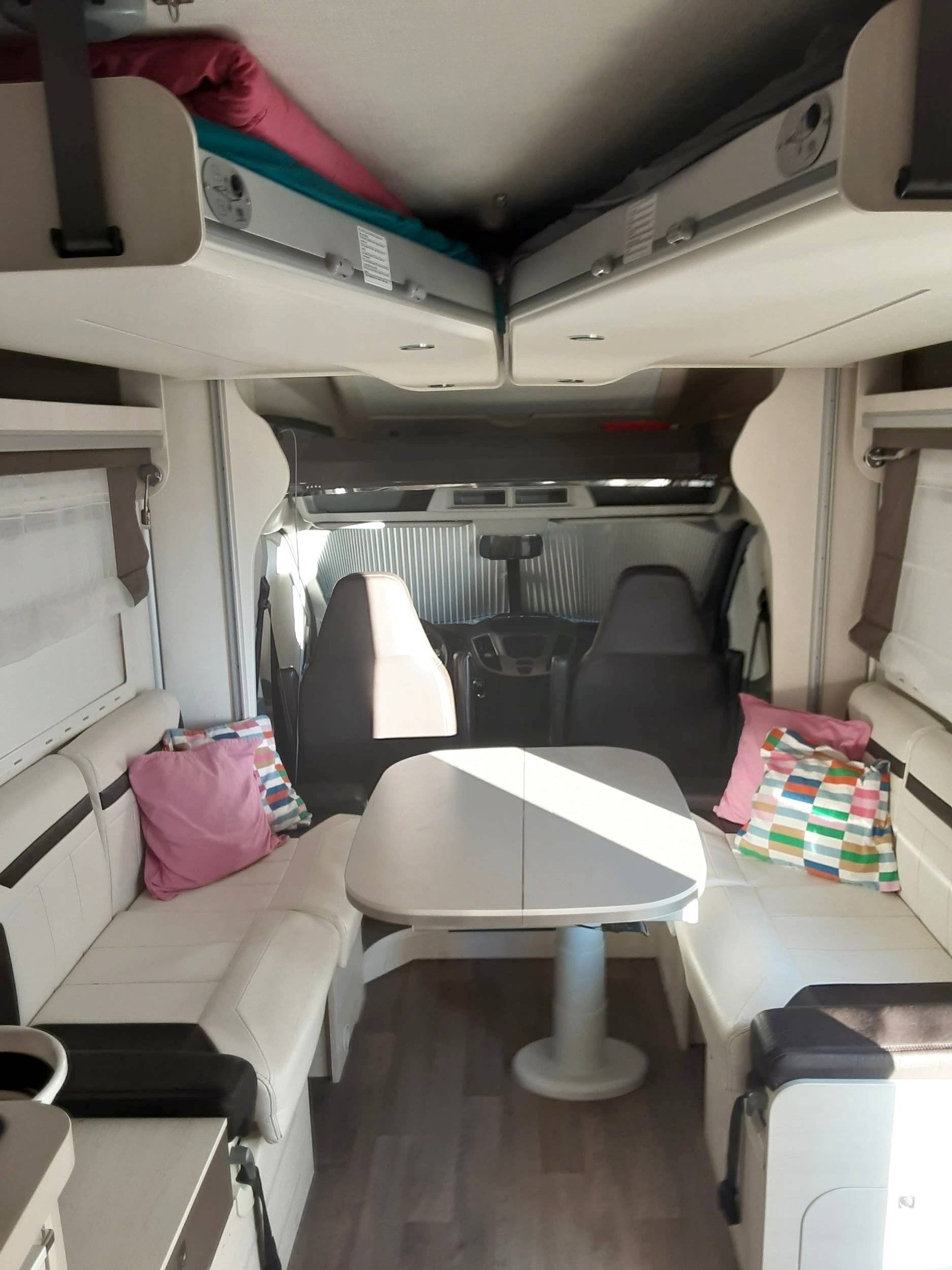 Eethoek Ford Challenger - Yescapa