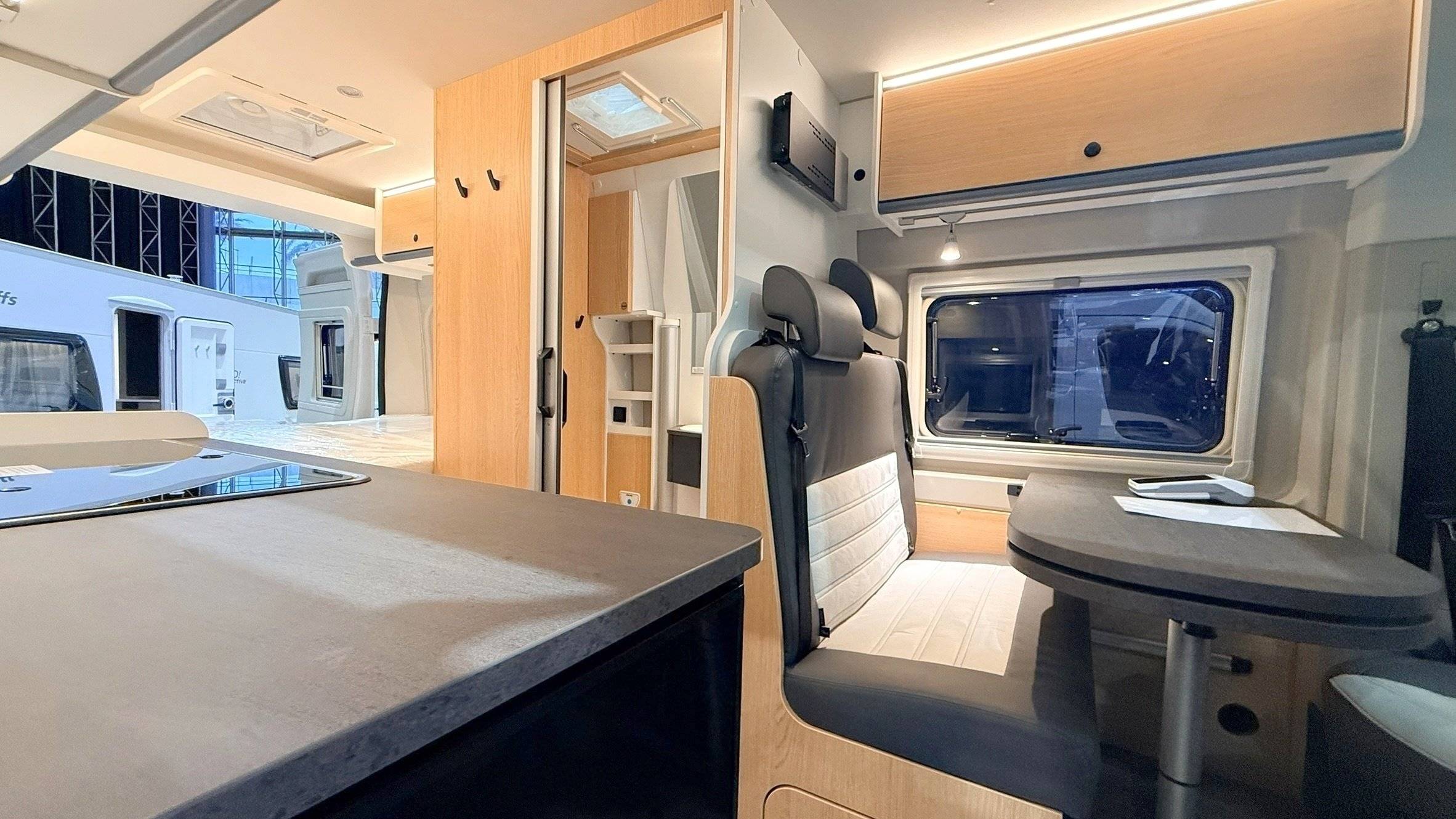 Dining Area Fiat Ducato 2,3 l Multijet 140 cv. - Yescapa
