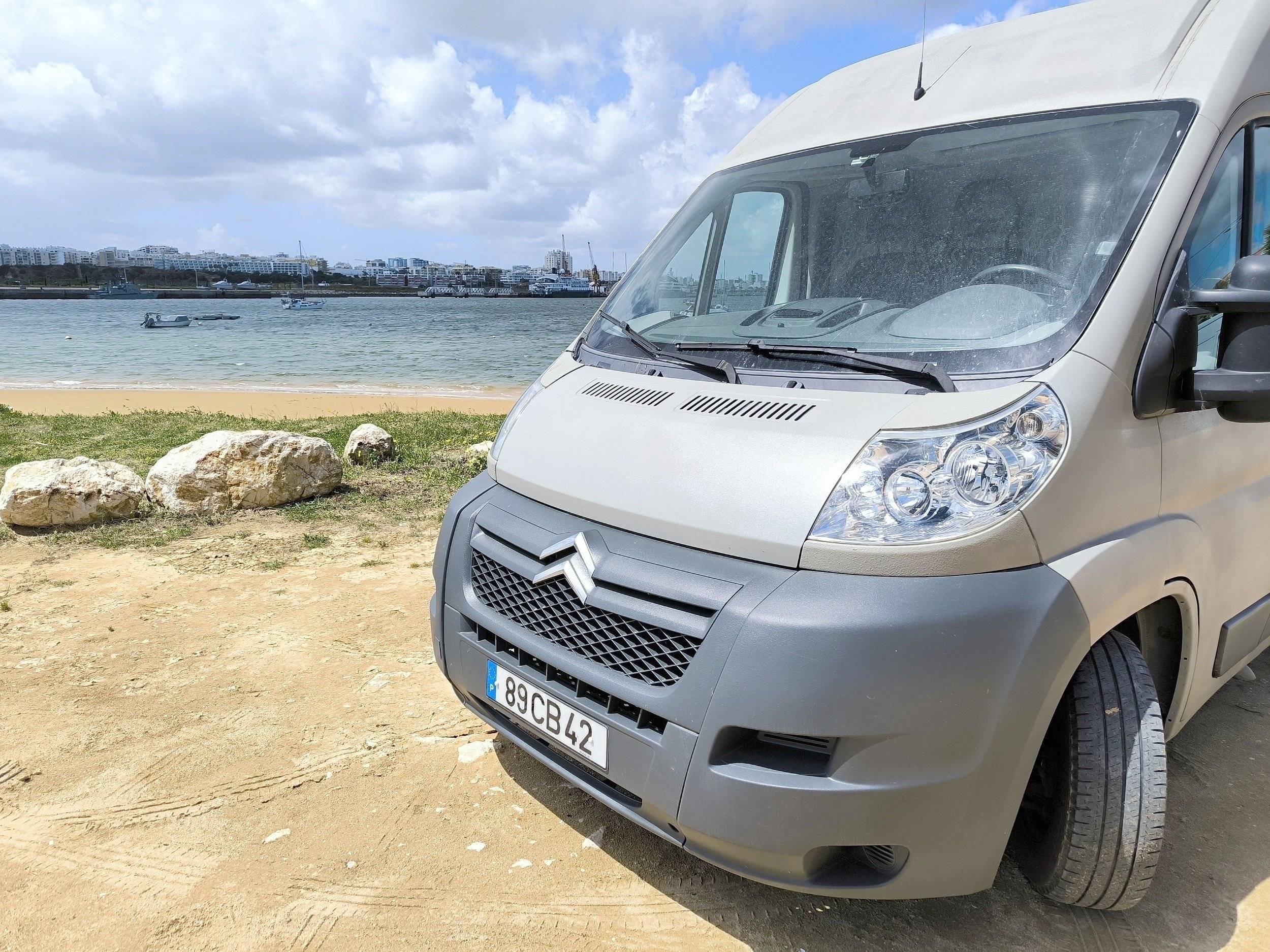 schräge Vorderansicht Citroën Citroën jumper - Yescapa