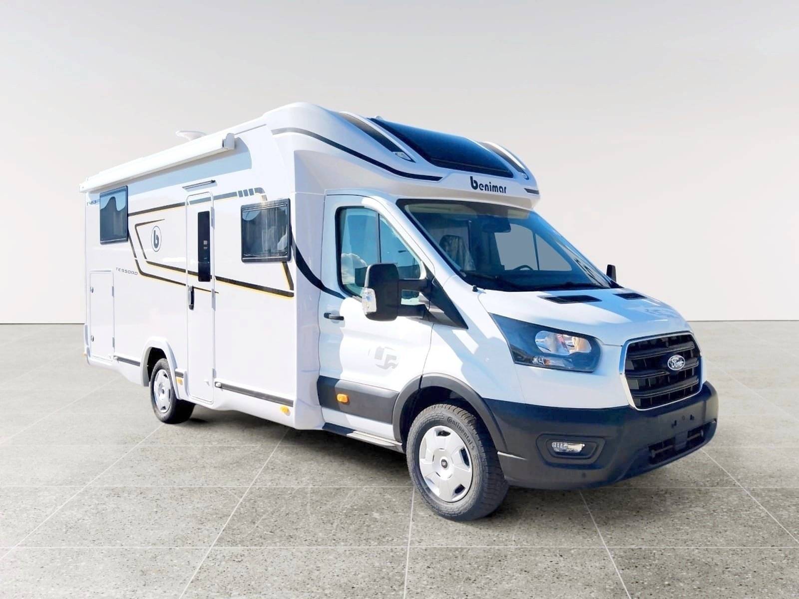 Vista del vehículo ángulo delantero Ford Transit 2,0 l 170 ch - Yescapa