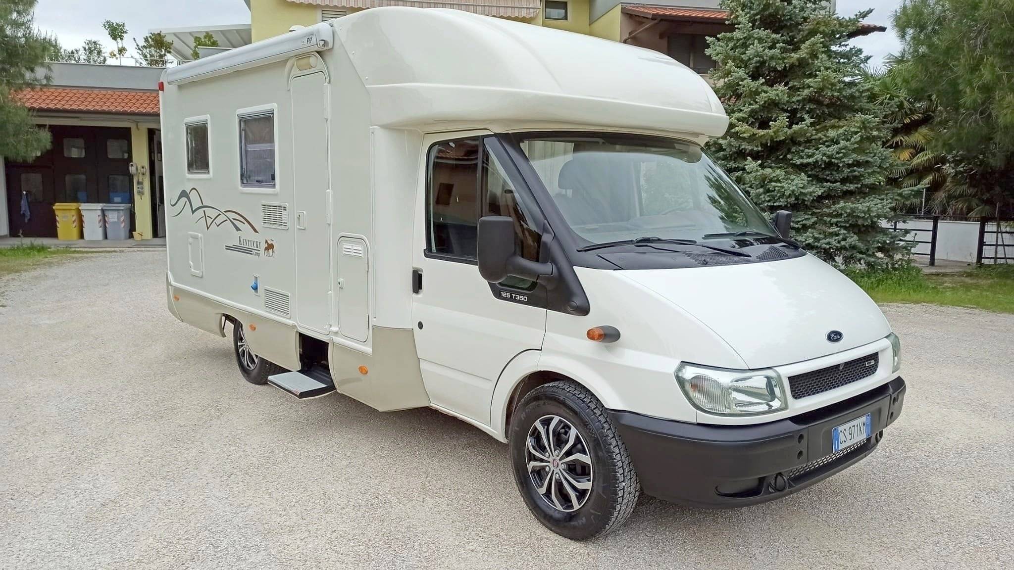Vue avant de 3/4 Ford - Ford Transit MK2 - Yescapa