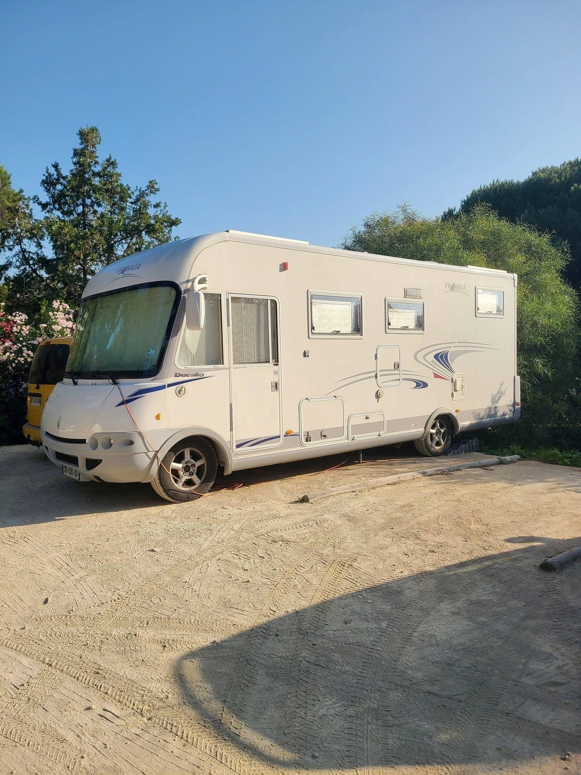 Front view from 3/4 Fiat Ducato 2,3 l 180 ch/Al-Ko - Yescapa