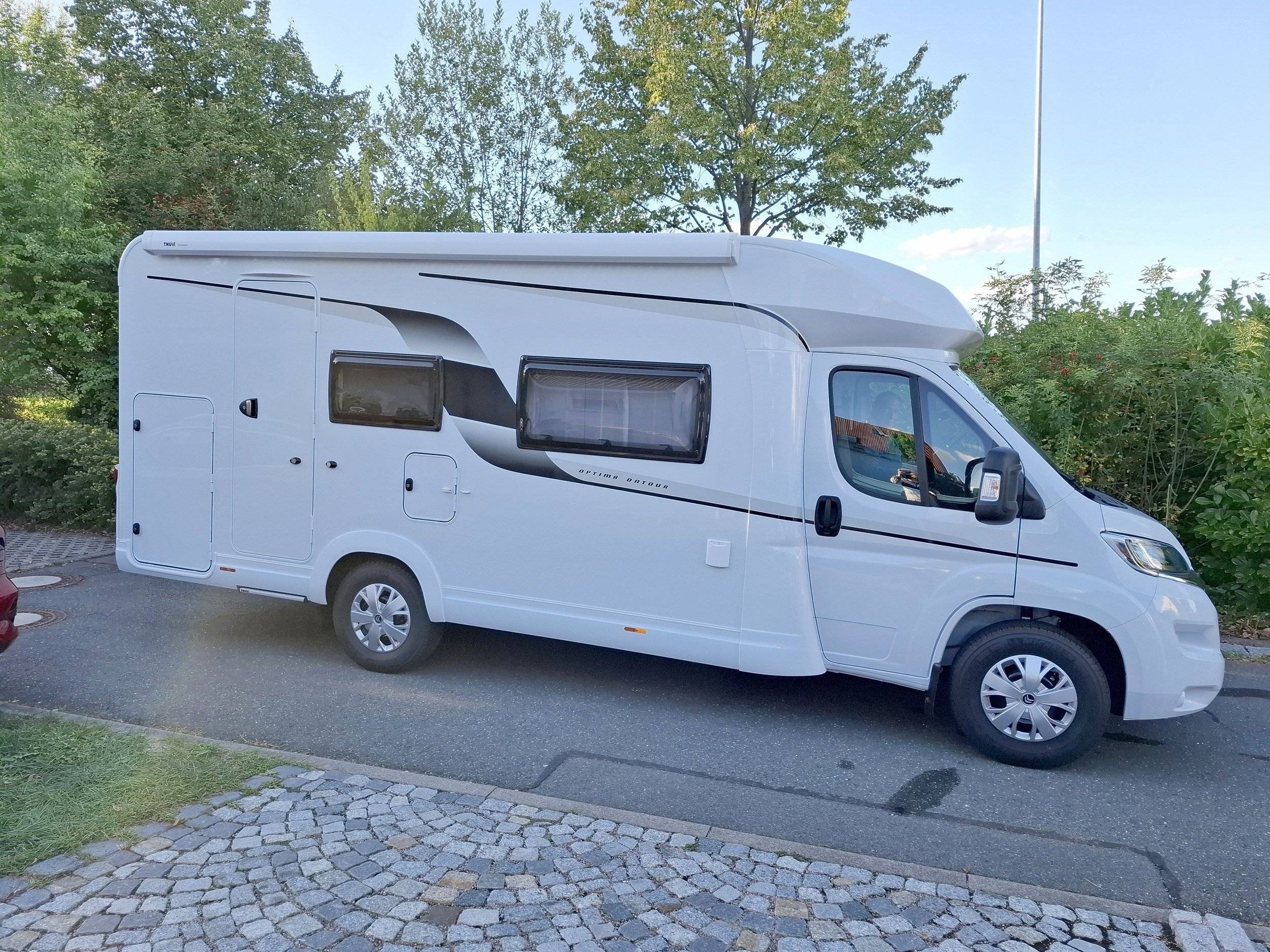 Front view from 3/4 Citroën C3 - Yescapa