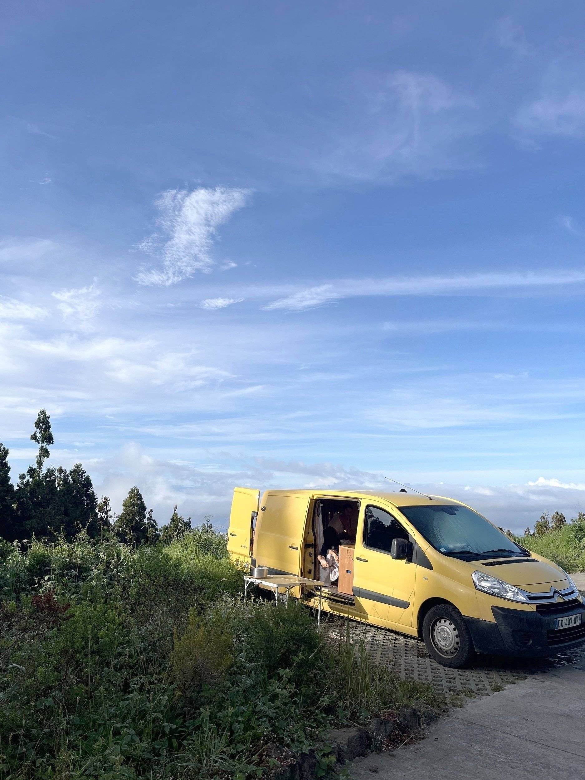 Front view from 3/4 Citroën Citroën jumpy - Yescapa