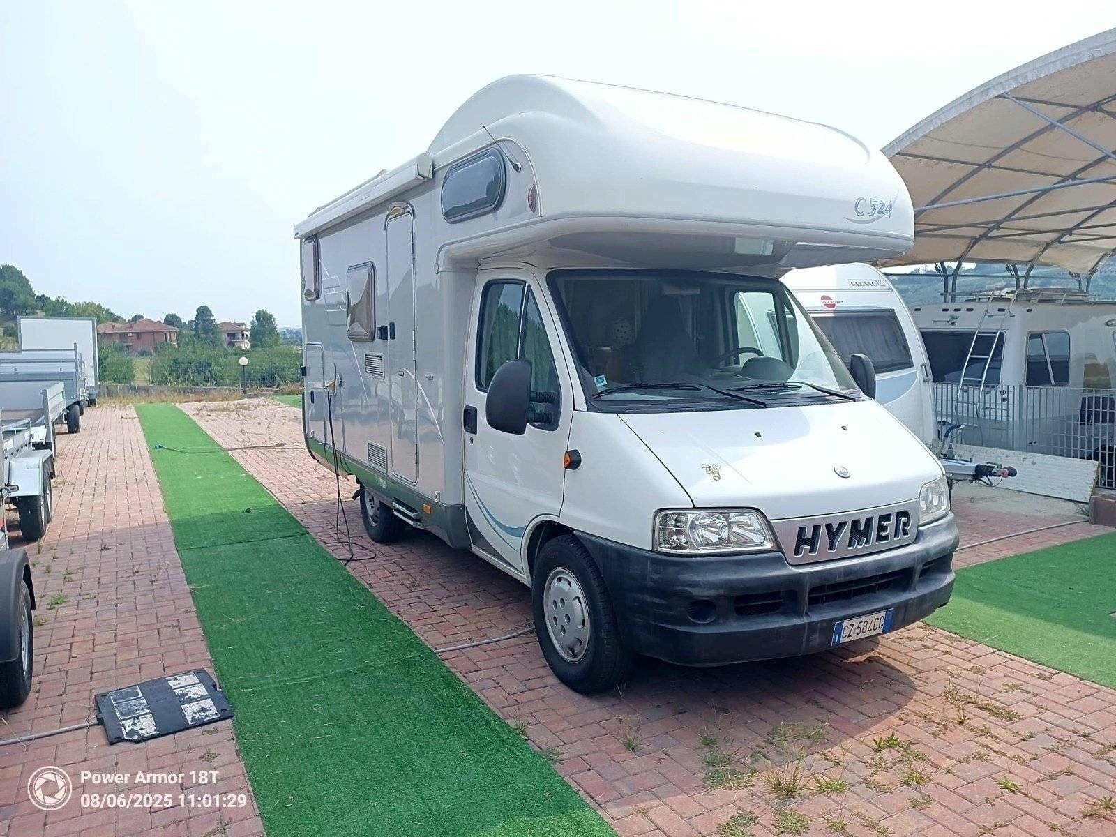 Vista del vehículo ángulo delantero Fiat 2.8 l JTD Maxi 127 Ch - Yescapa