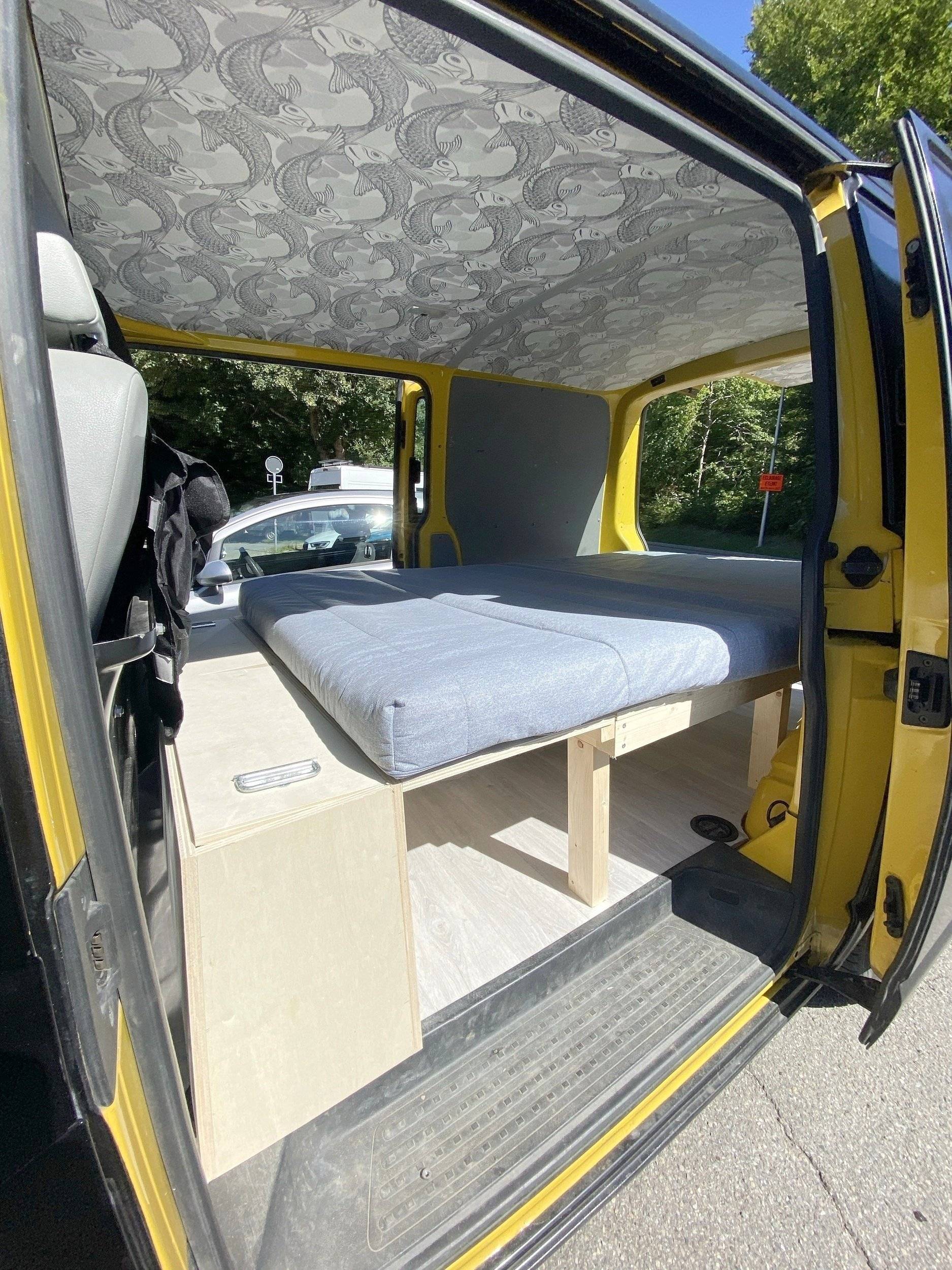 Berth Volkswagen T5 2,0 l 84 kw - Yescapa