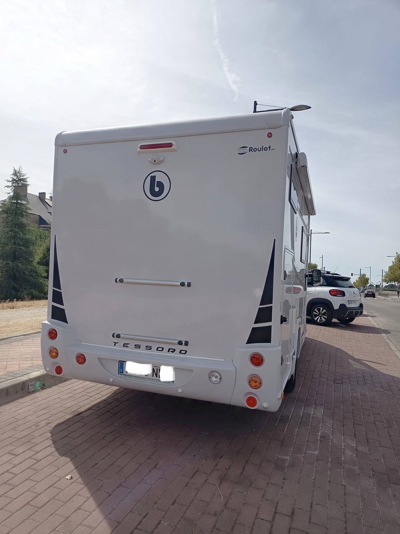 Achterkant Ford Transit 2,0 l 130 ch - Yescapa