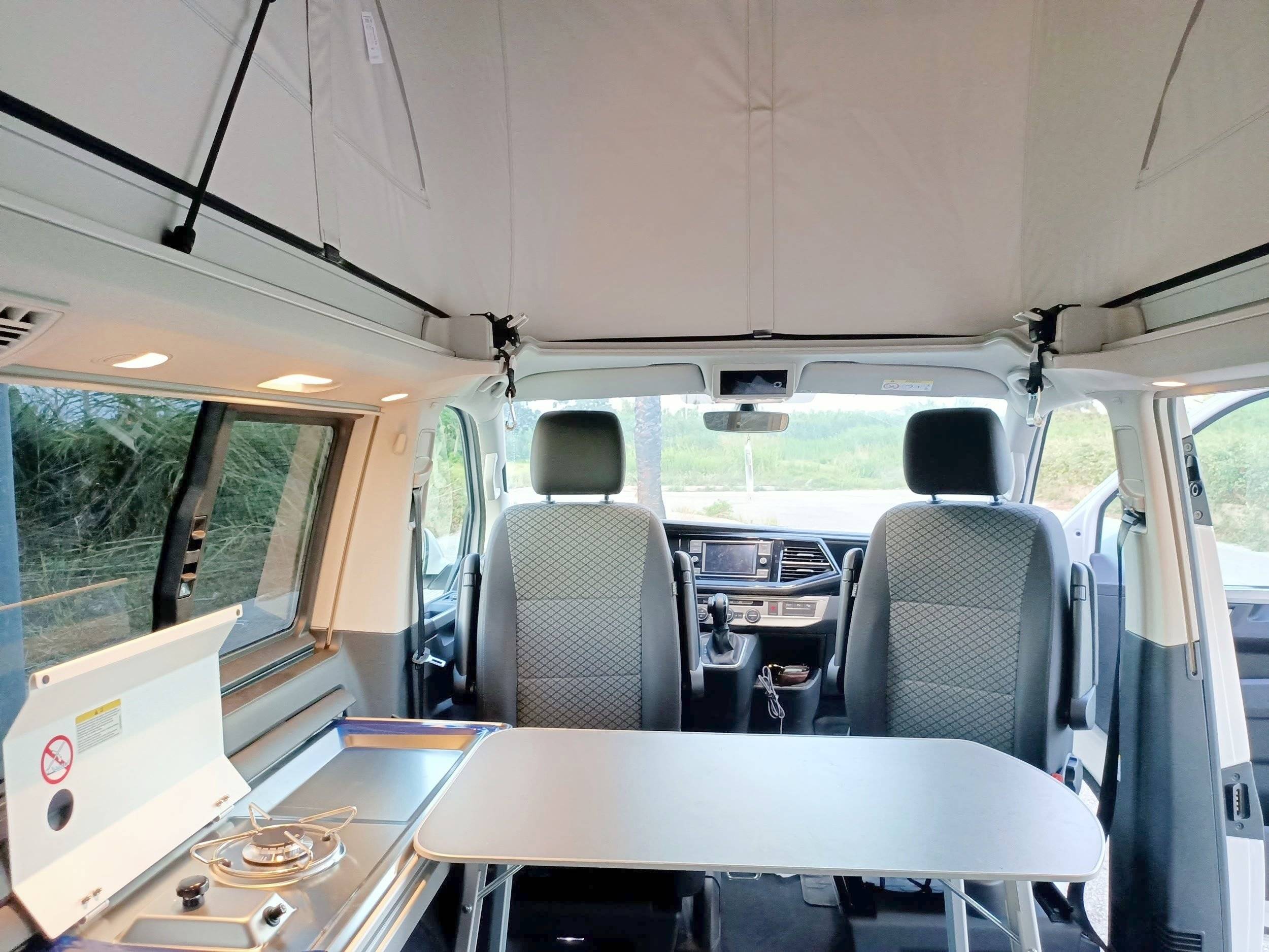 Dining Area Volkswagen California T6.1 - Yescapa