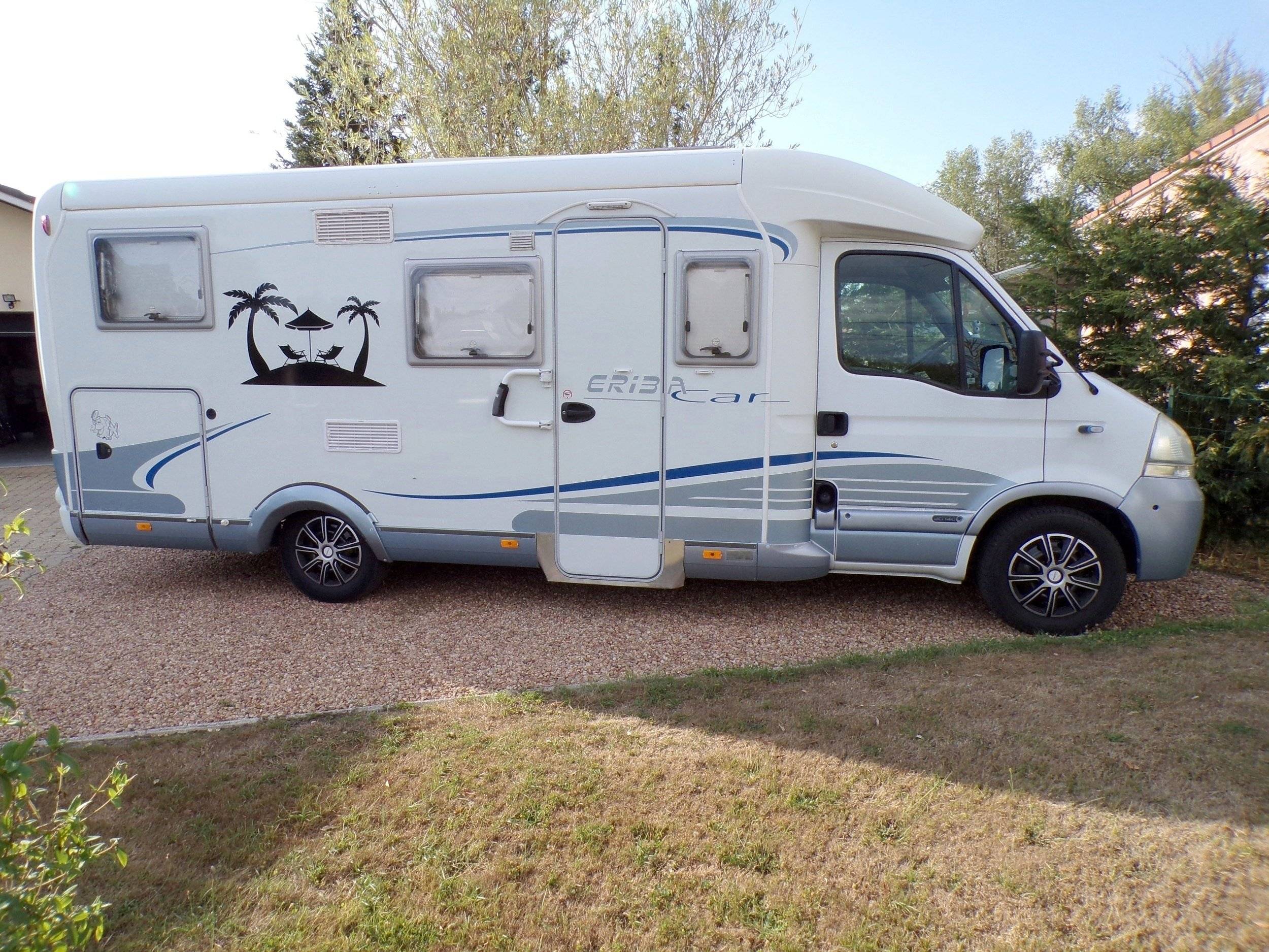 Front view from 3/4 Renault Master 3,0 l. dCi 140 ch. - Yescapa