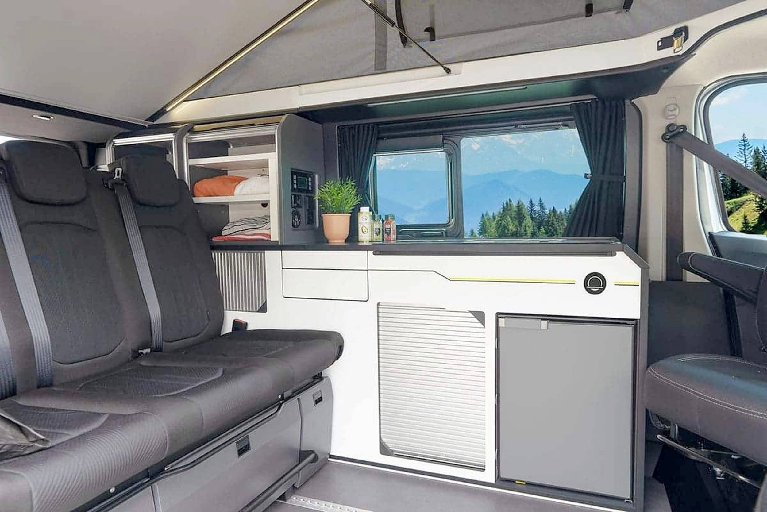 Dinette Renault Traffic 3 2L Dci 150cv - Yescapa