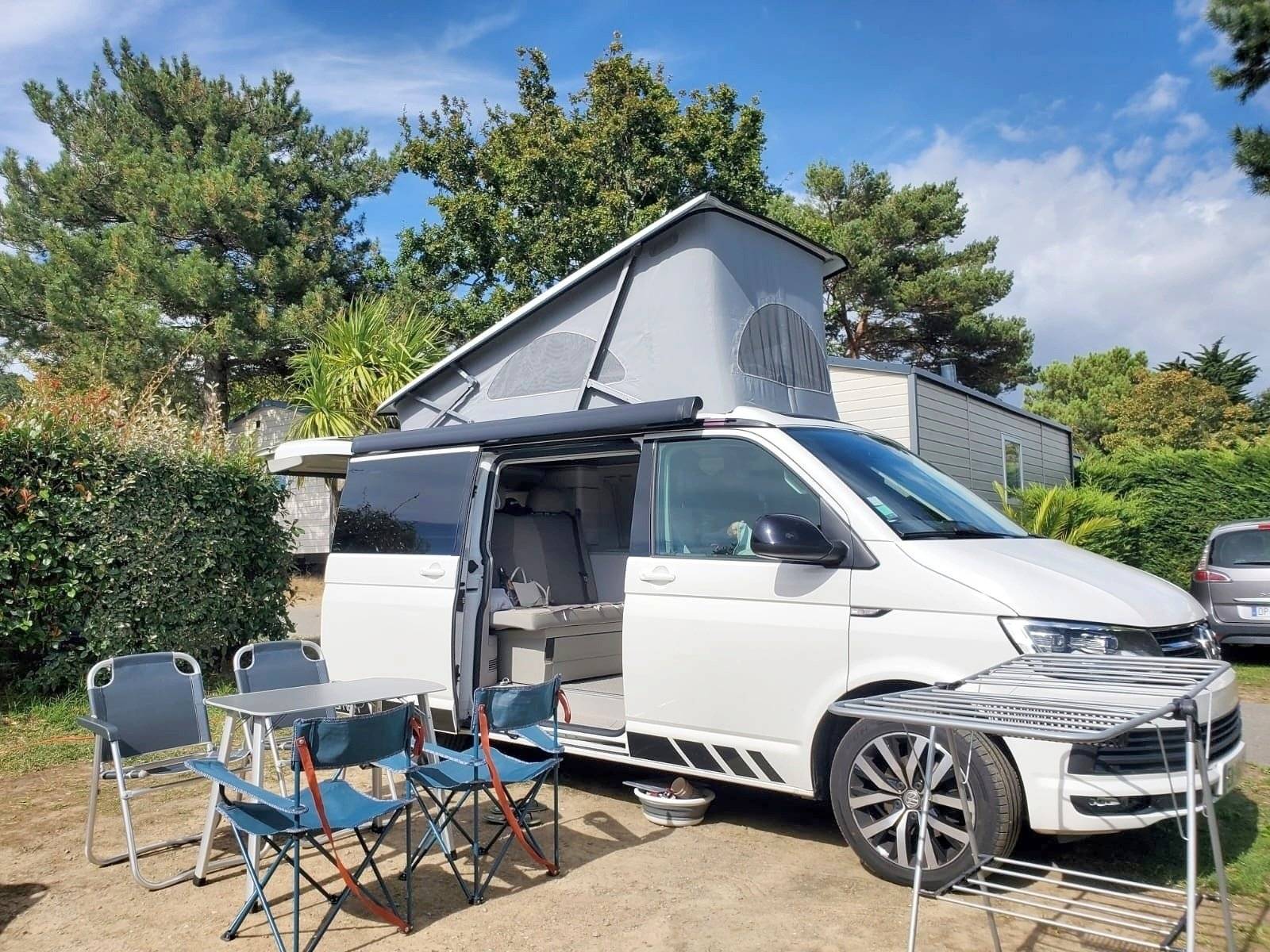 schräge Vorderansicht Volkswagen Volkswagen T6.1 California OCEAN - Yescapa