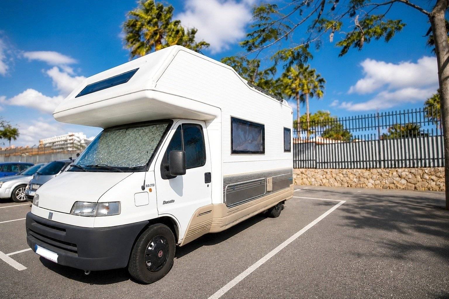 Vista del vehículo ángulo delantero Fiat Ducato 2,5 TD - Yescapa