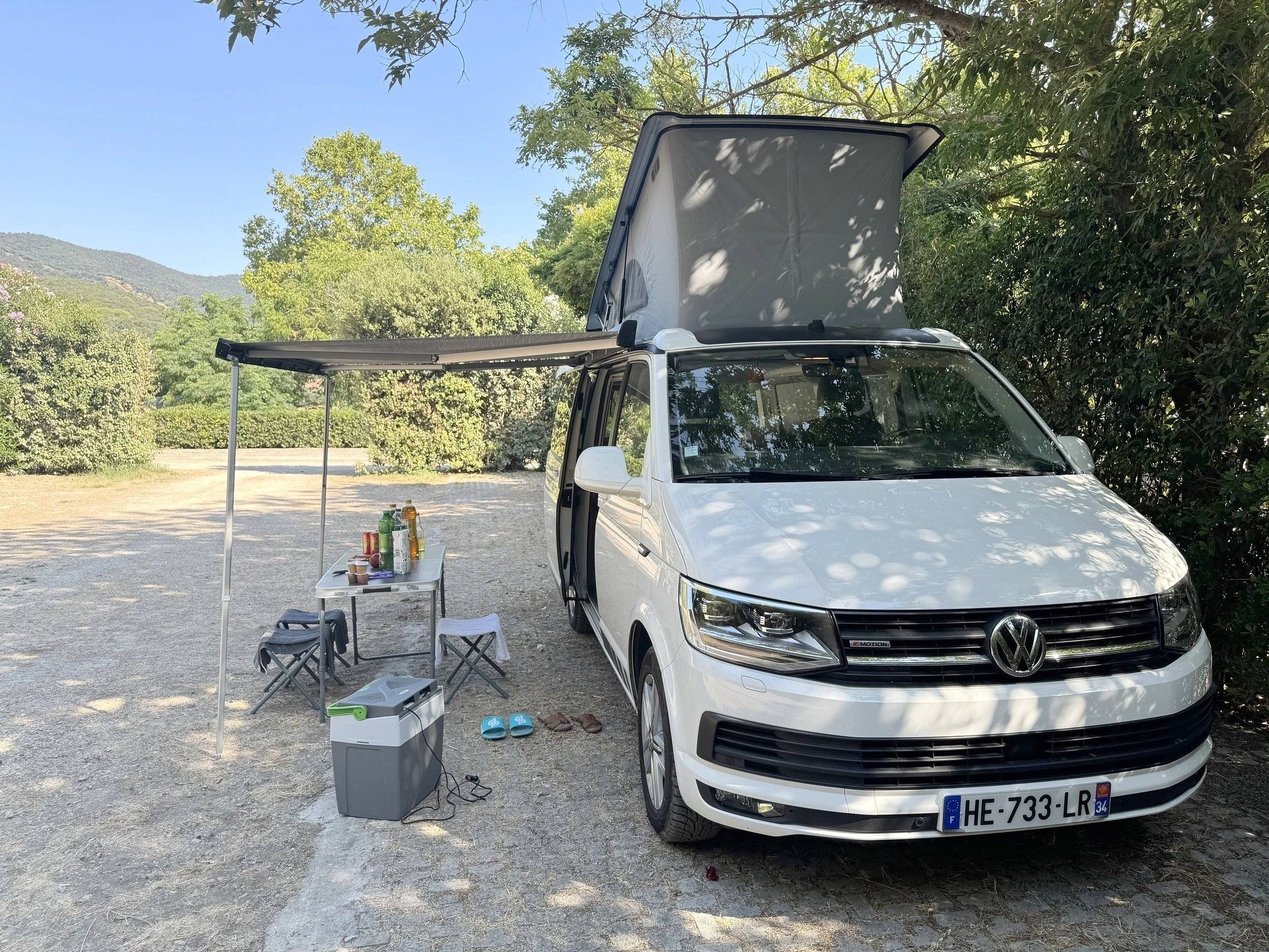 Front view from 3/4 Volkswagen T6 California Coast - Yescapa