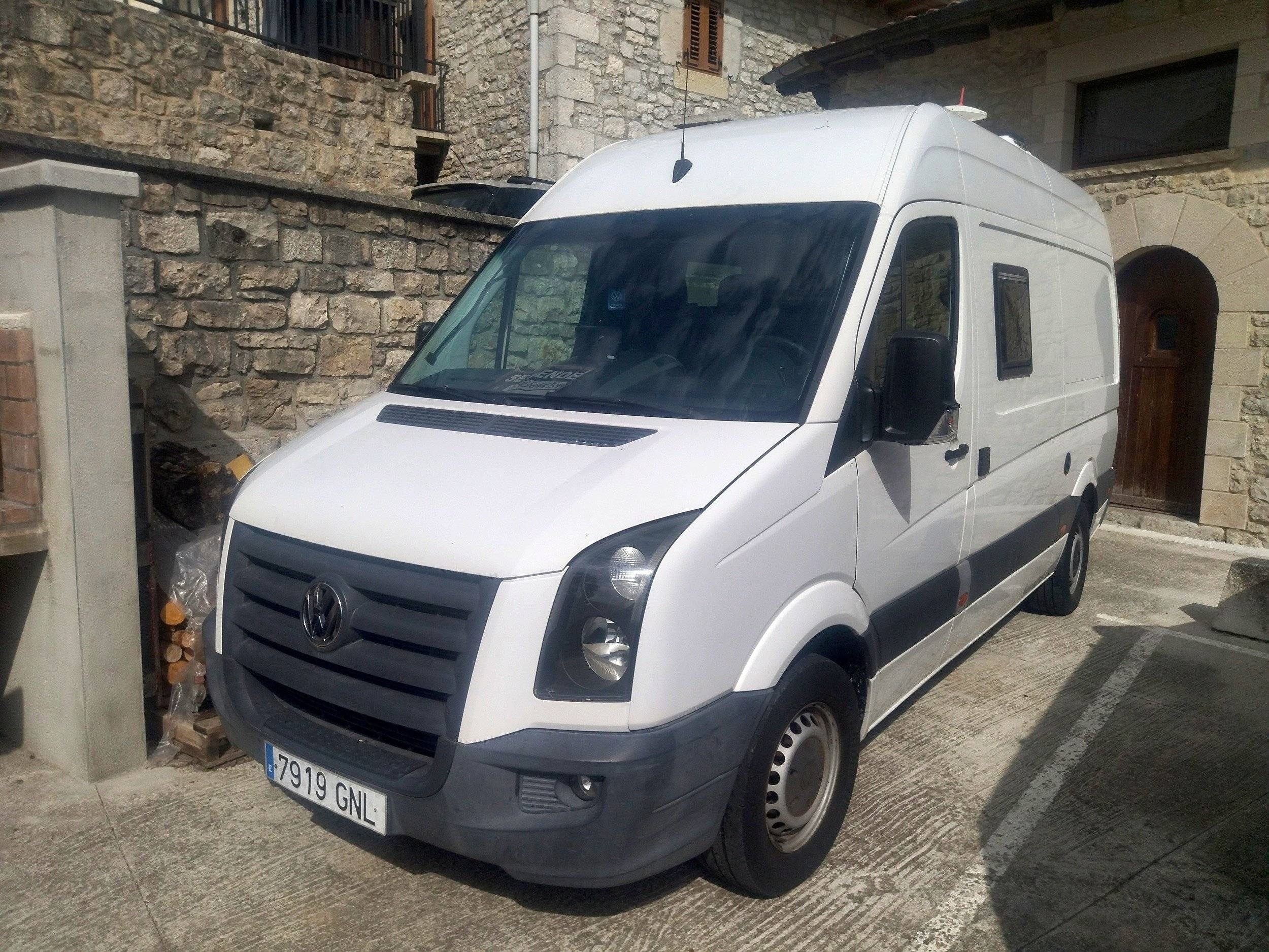 Front view from 3/4  - Yescapa