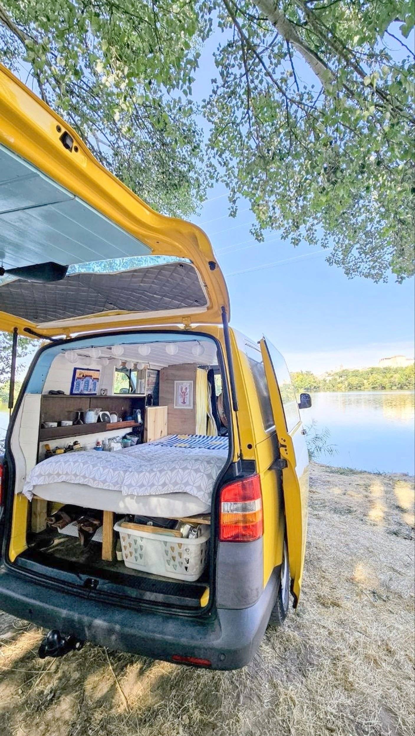 Letti Volkswagen Transporter T5 1.9 TDI - Yescapa