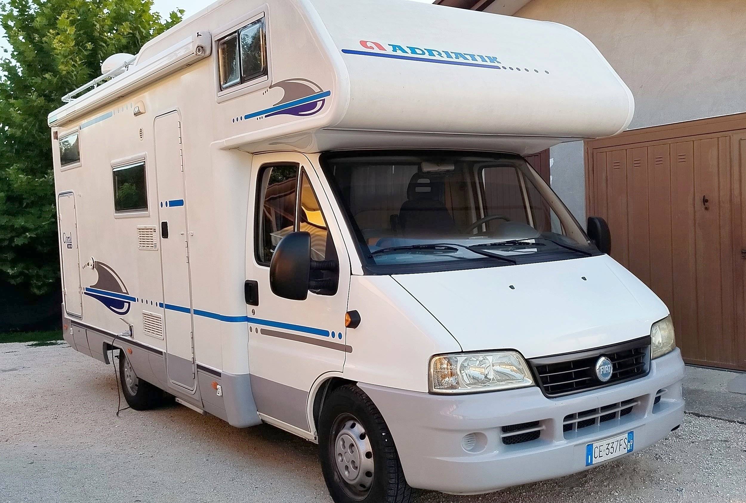 Vista del vehículo ángulo delantero Fiat Ducato 2,3 l JTD 130 ch. - Yescapa