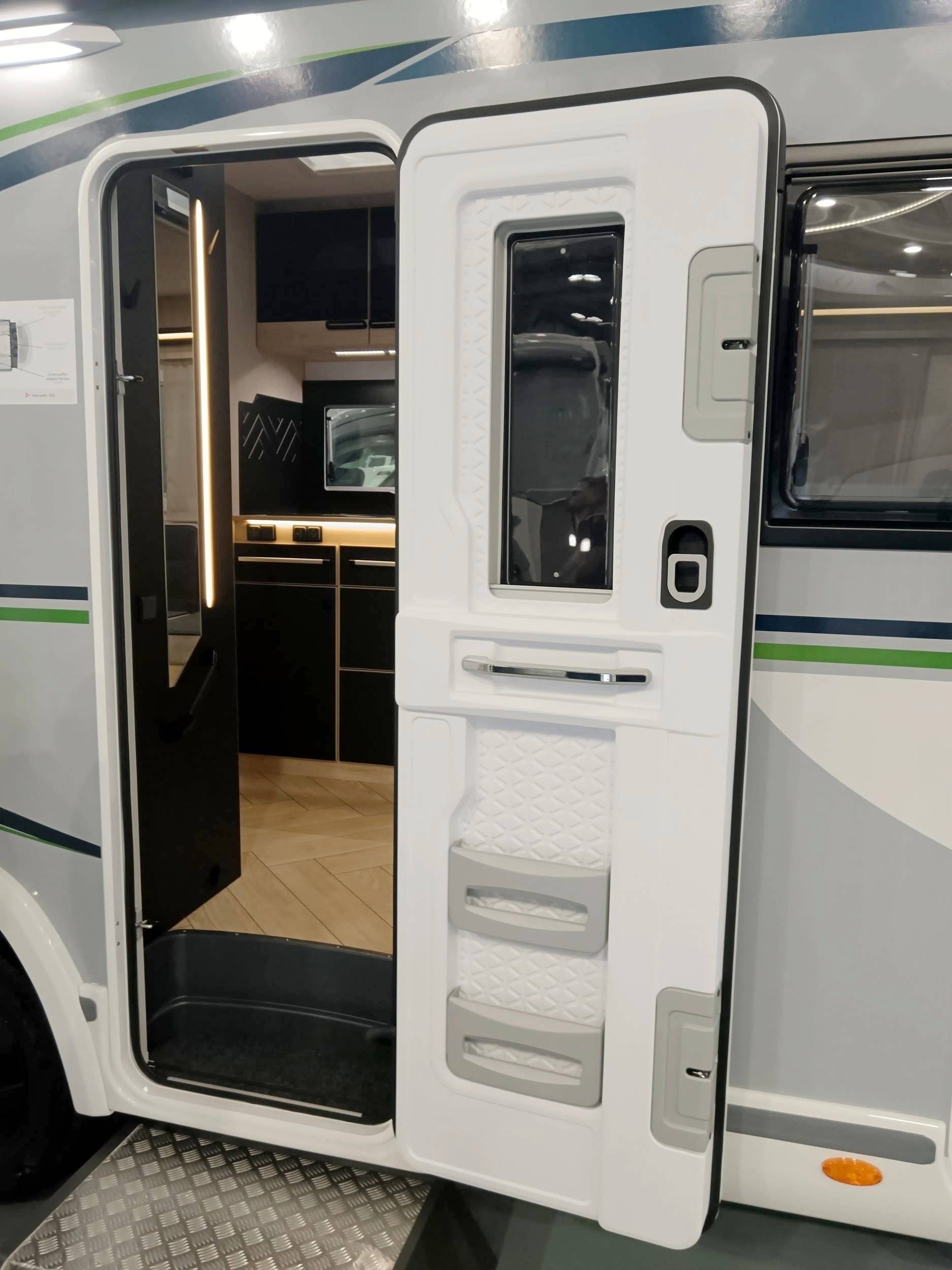Chausson Titanium 720