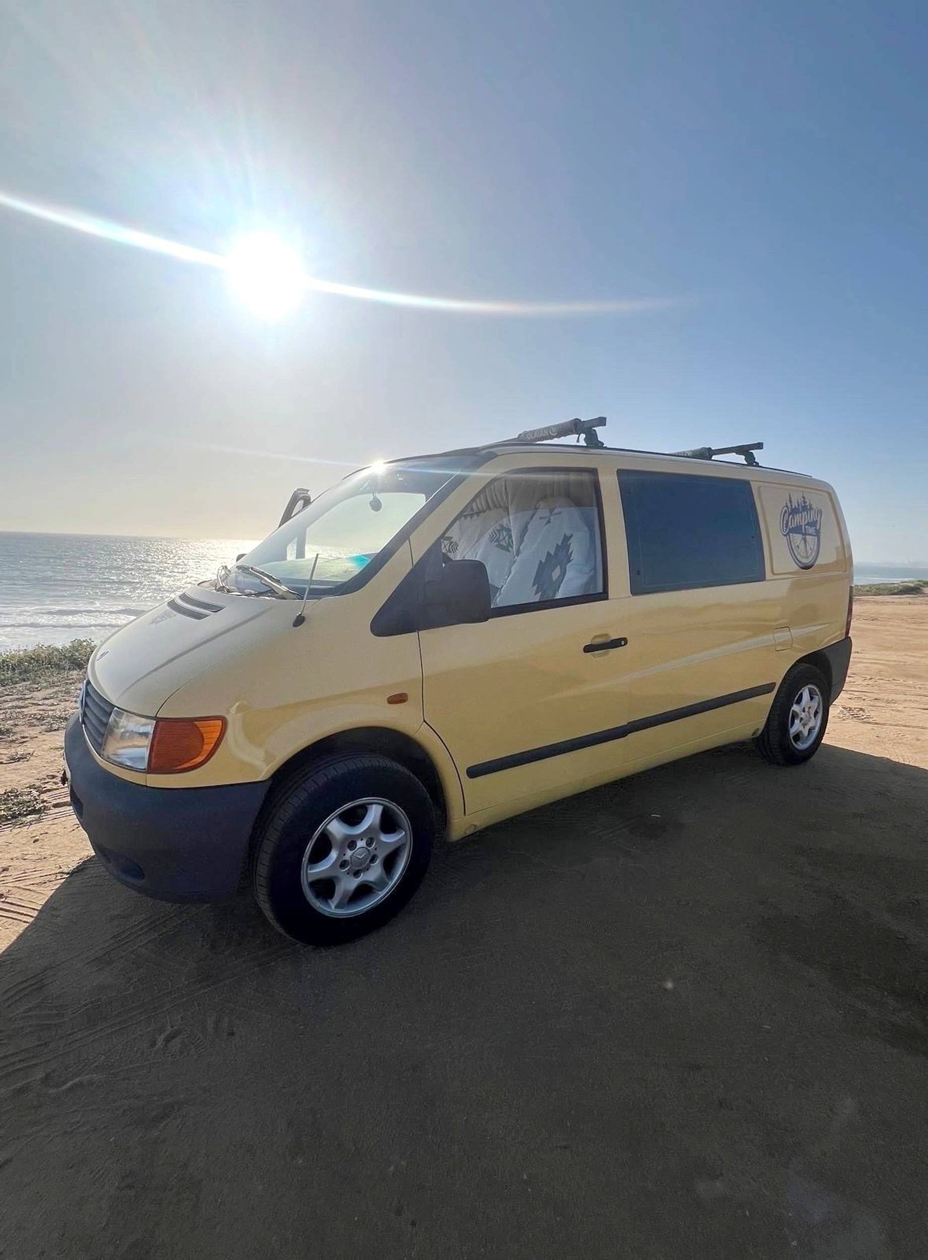 Vue avant de 3/4 Mercedes Vito 110 CDI - Yescapa