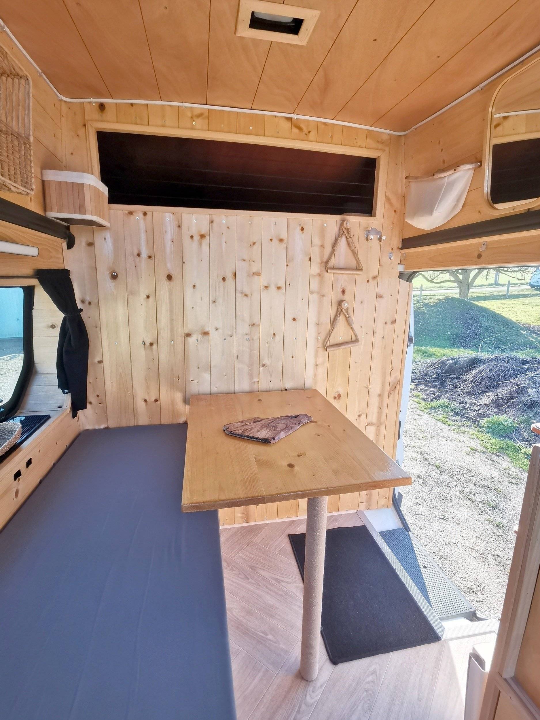 Dinette Renault Trafic II l1h2 - Yescapa