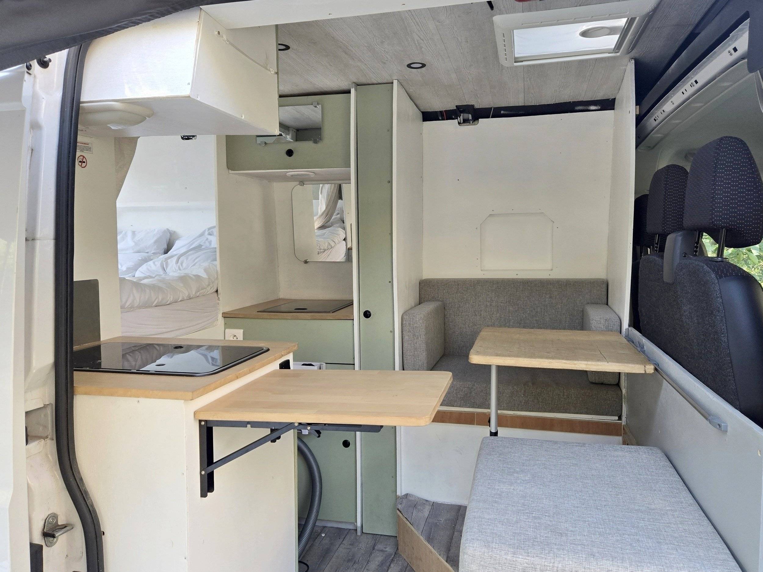 Dinette Peugeot Boxer 2.2 Blue HDI 140ch - Yescapa