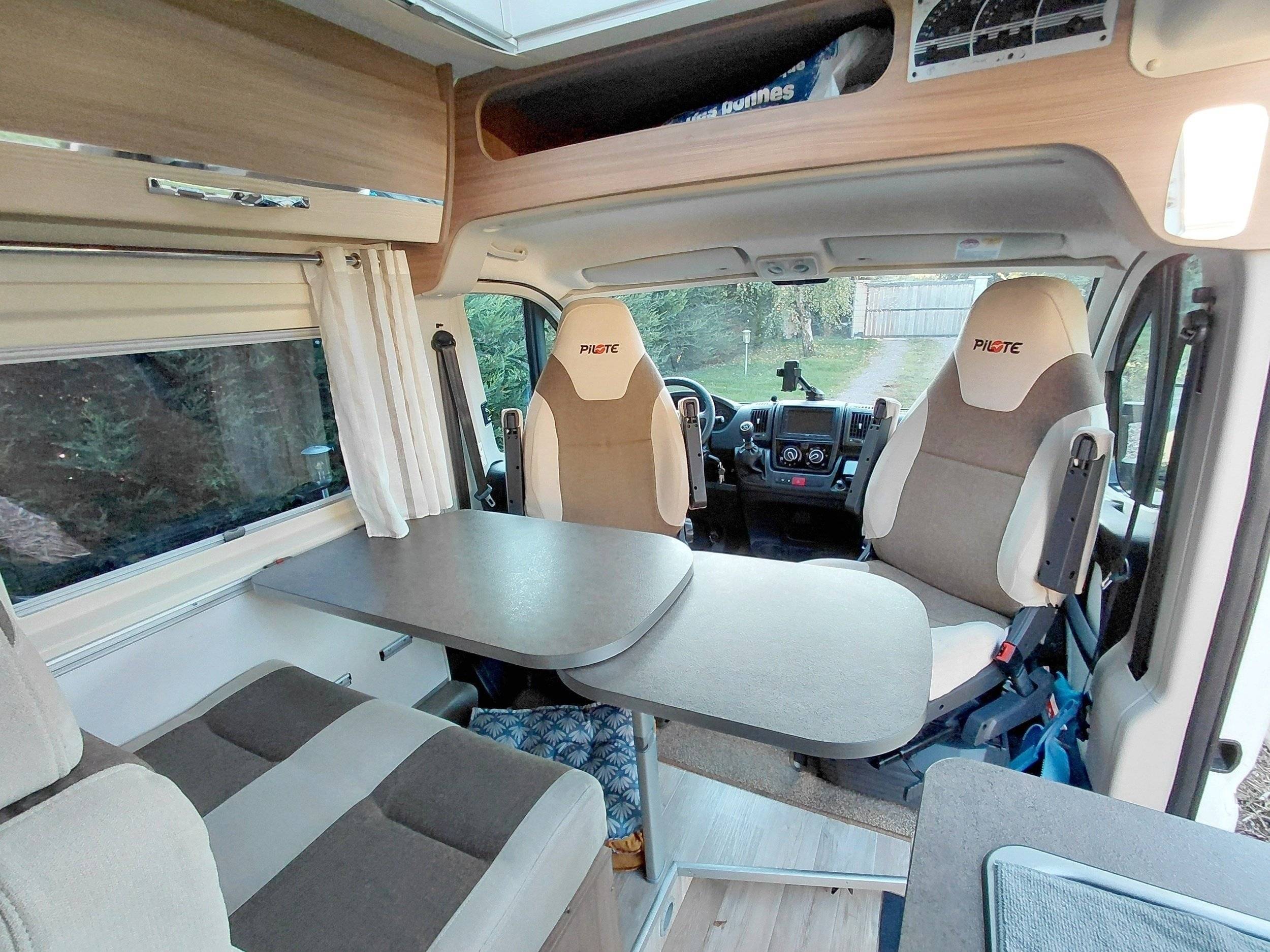 Dining Area Fiat FIAT DUCATO - Yescapa