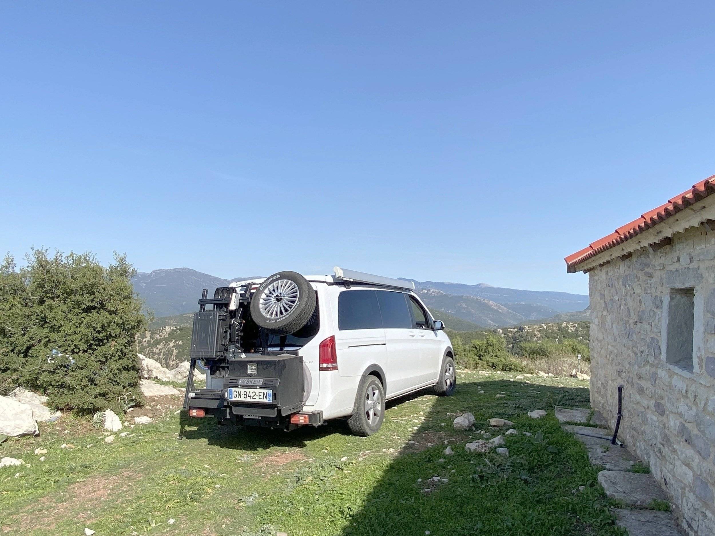 Vue avant de 3/4 Mercedes MARCO POLO 190Cv 4x4 - Yescapa