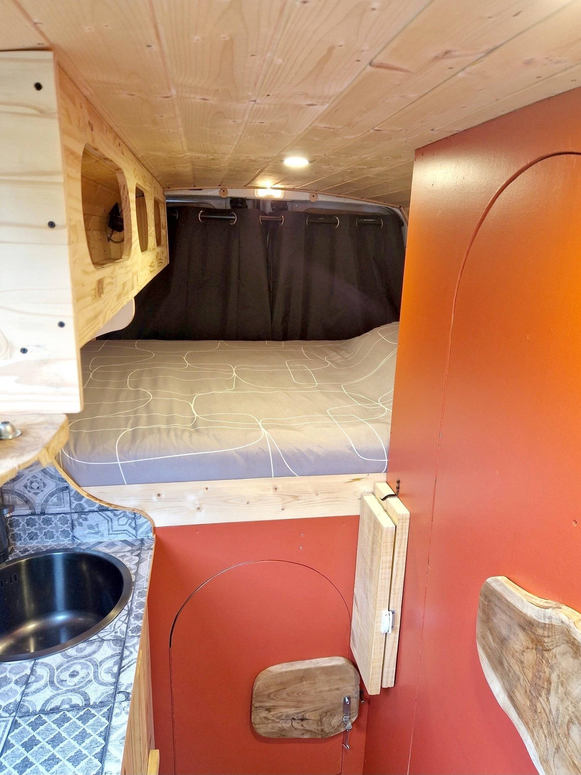 slaapplaatsen Renault Master 2,3 l 125 ch - Yescapa