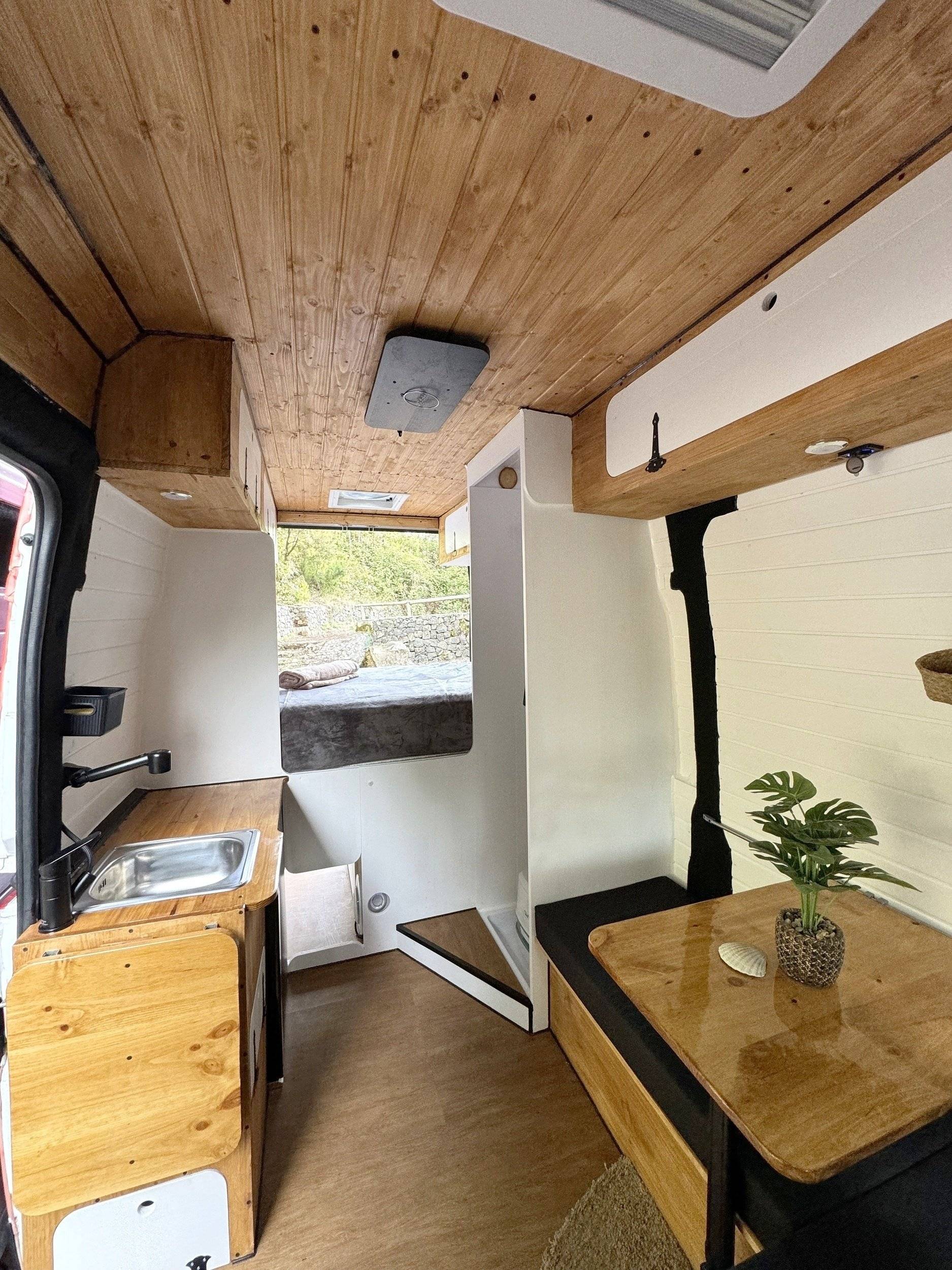 Vue avant de 3/4 Fiat DUCATO - Yescapa