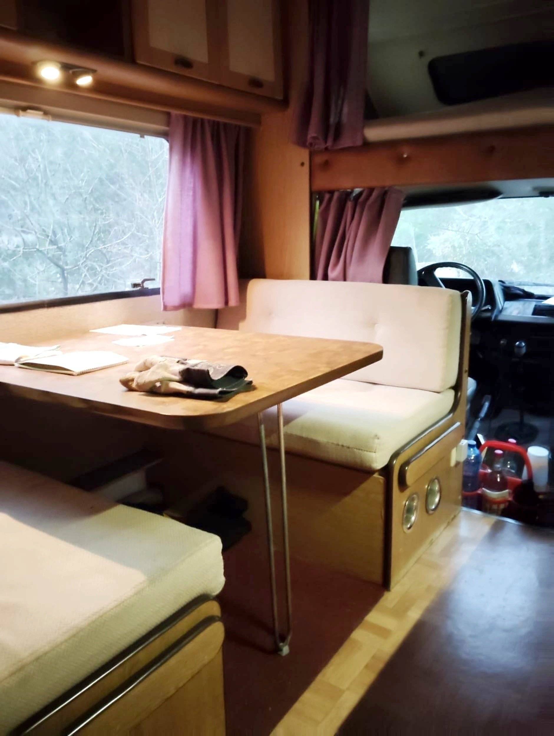 Essecke Ford Transit 2,0 l 72 ch - Yescapa