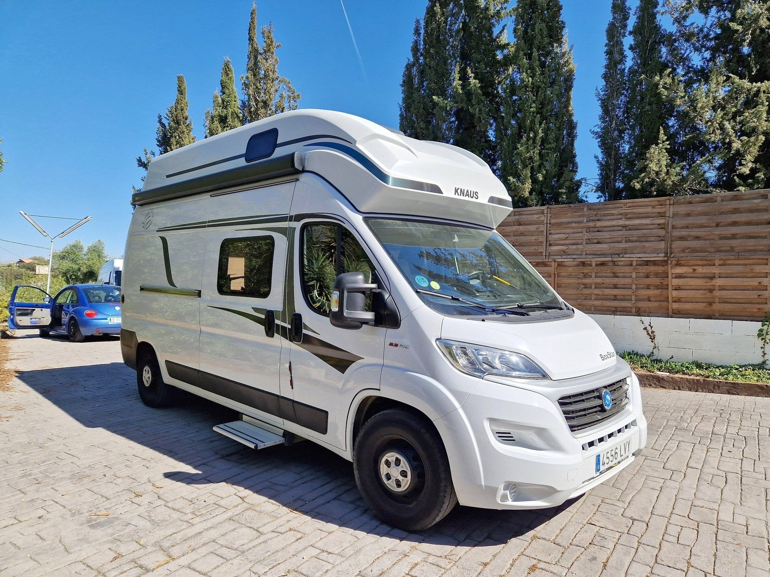 Vista del vehículo ángulo delantero Fiat 2.3 140CV - Yescapa