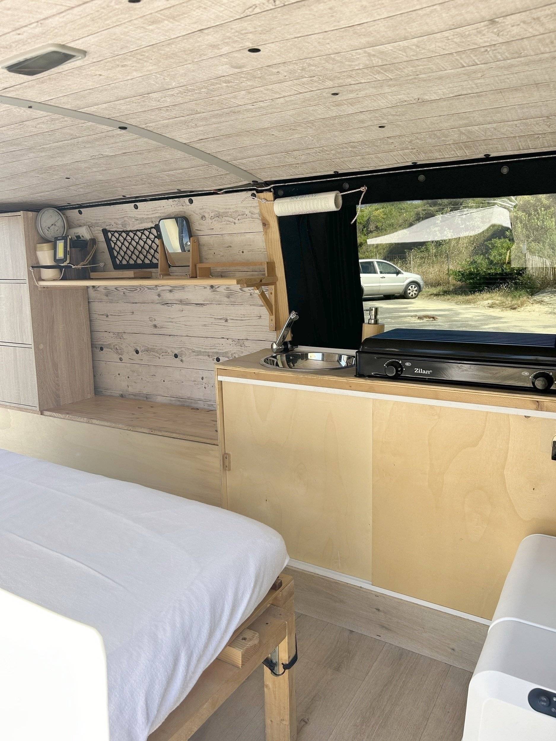 Coin cuisine Volkswagen T5 2,0 l 102 ch - Yescapa