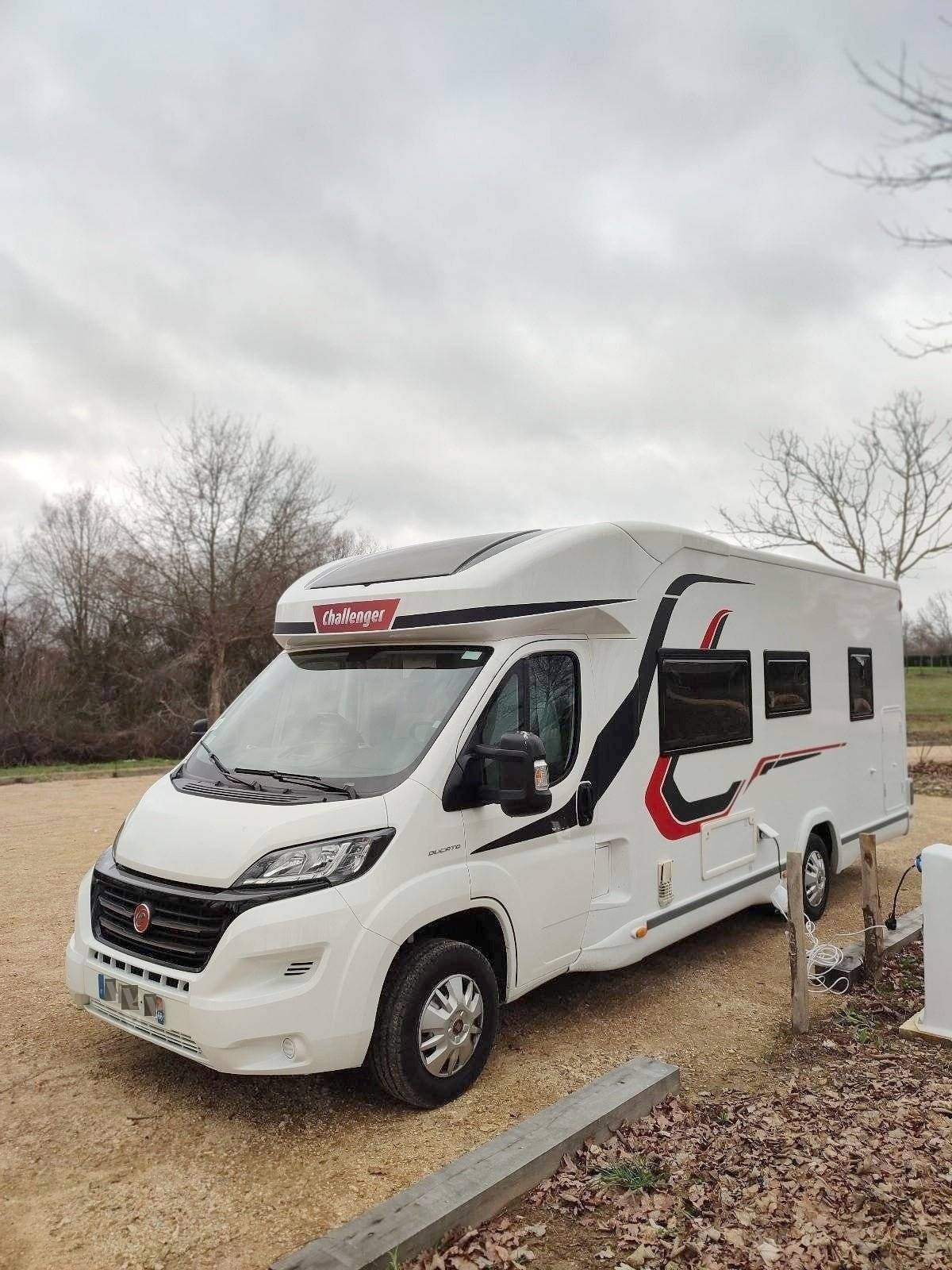 schräge Vorderansicht Fiat Fiat ducato - Yescapa