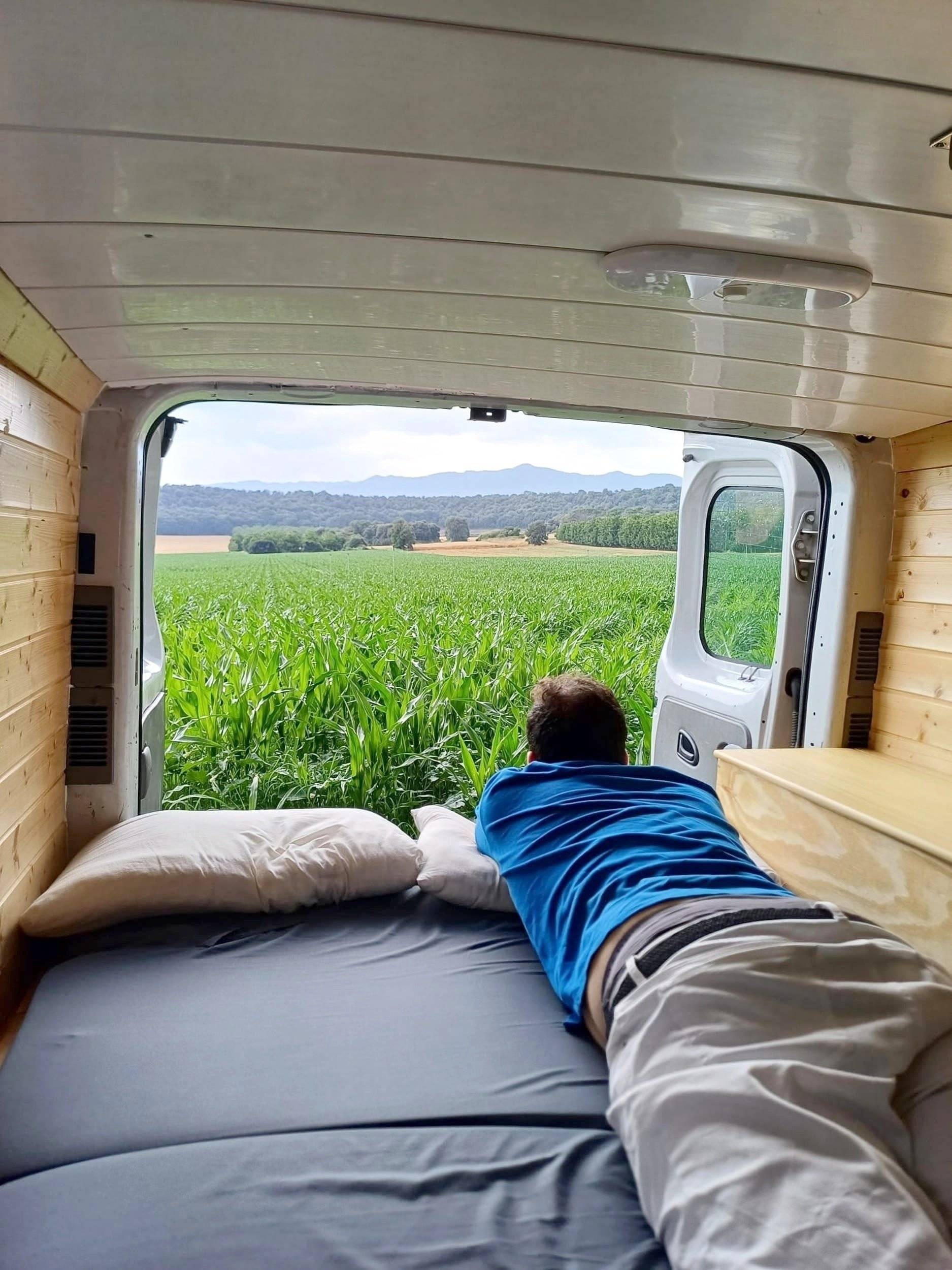 Berth Nissan Primastar L2H1 1,9 L 90 ch - Yescapa