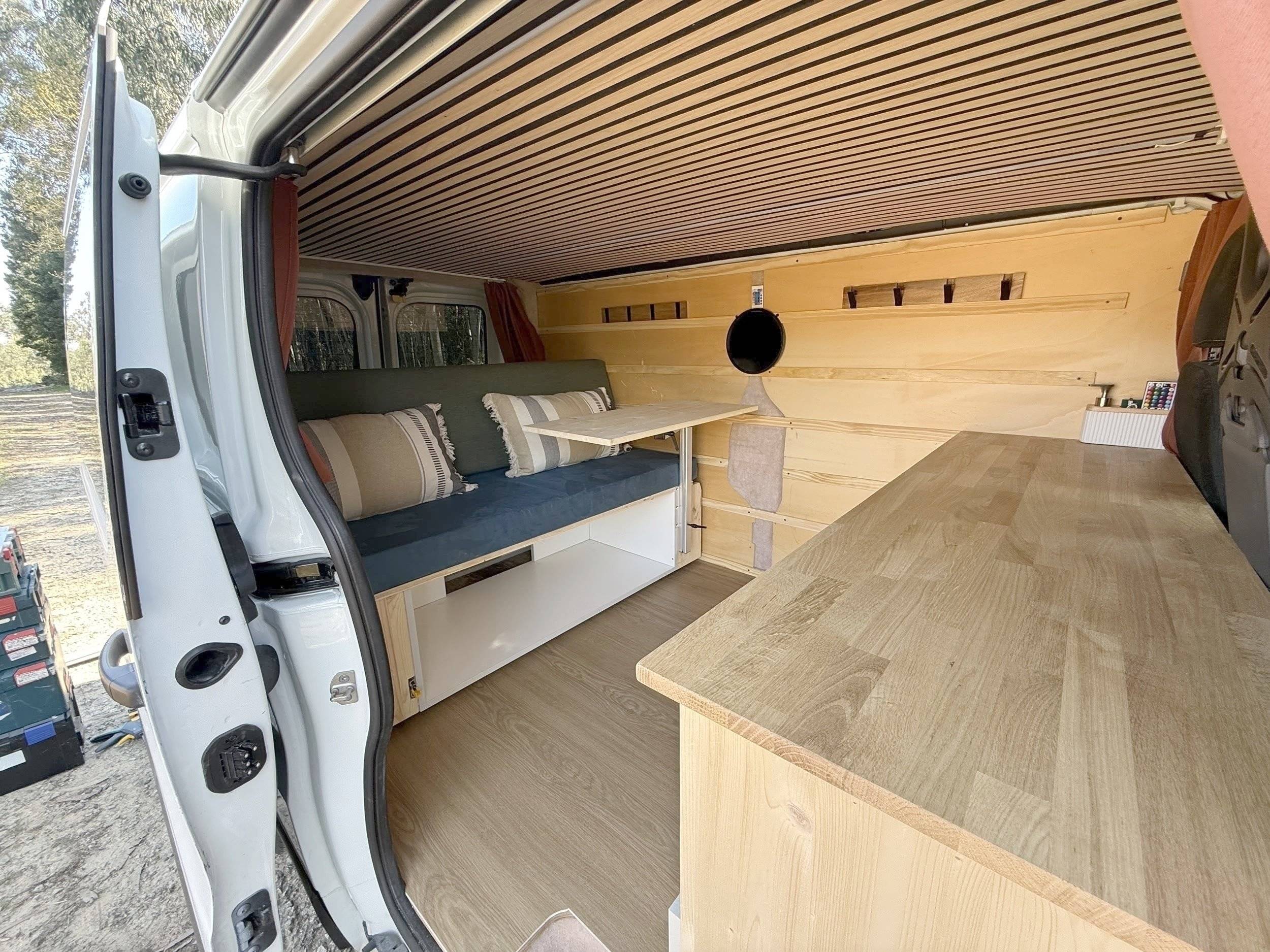 Coin repas Renault Trafic 1,6 l 120 ch - Yescapa
