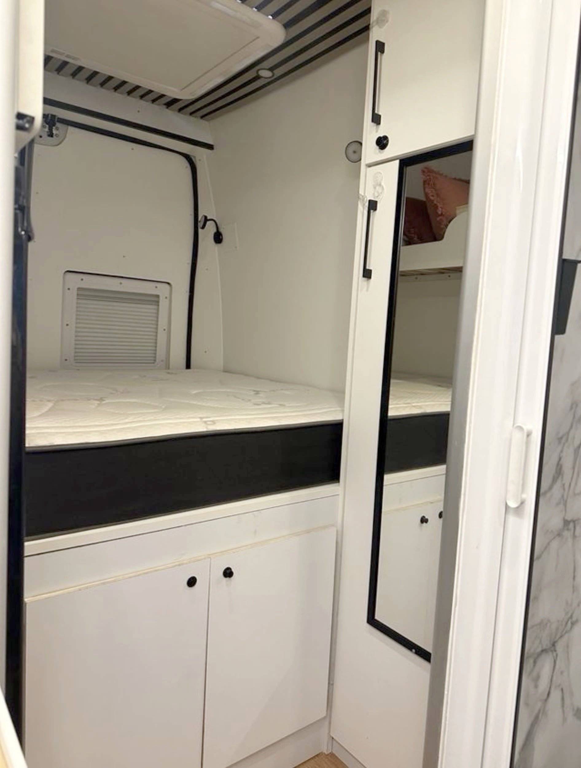 Berth Fiat Ducato 2,3 l 177 ch - Yescapa
