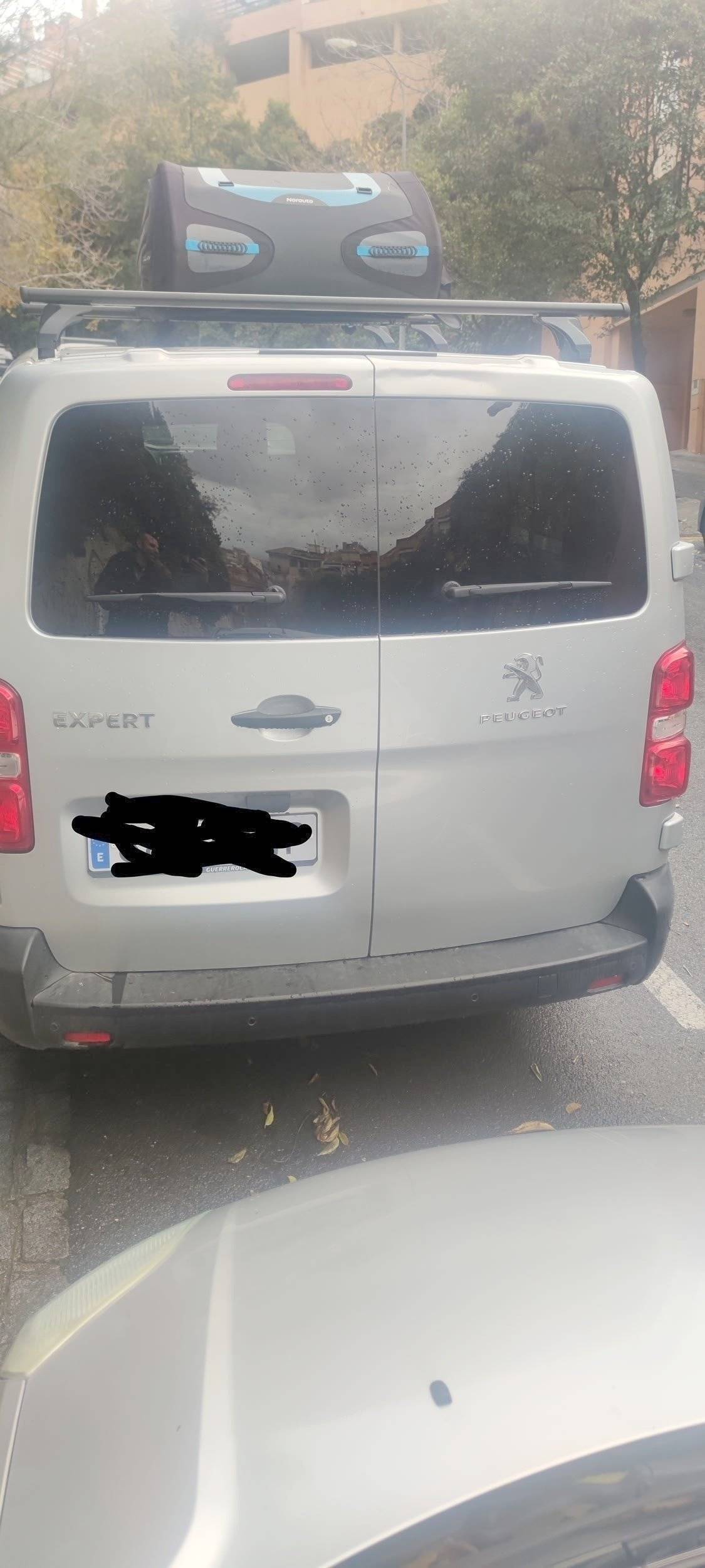 Vista posteriore Peugeot Expert 2 l Blue HDI 150 ch - Yescapa