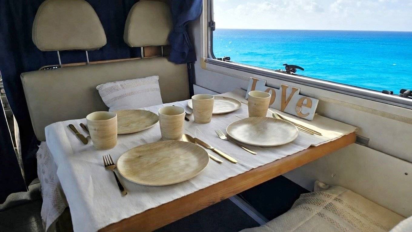 Dining Area Fiat Ducato 2,8 l 115 ch/Al-K - Yescapa