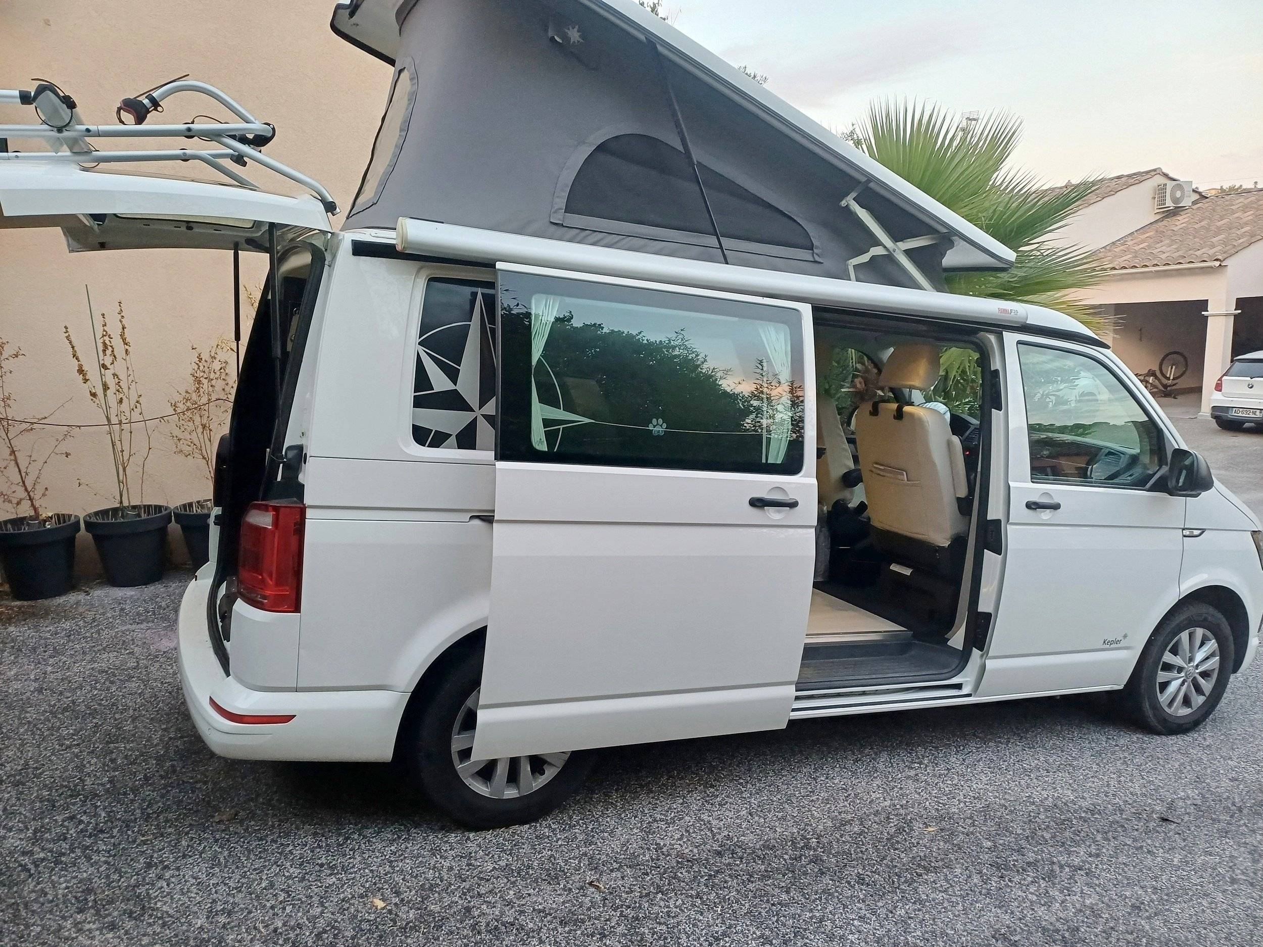 Voorkant 3/4 Volkswagen - Yescapa