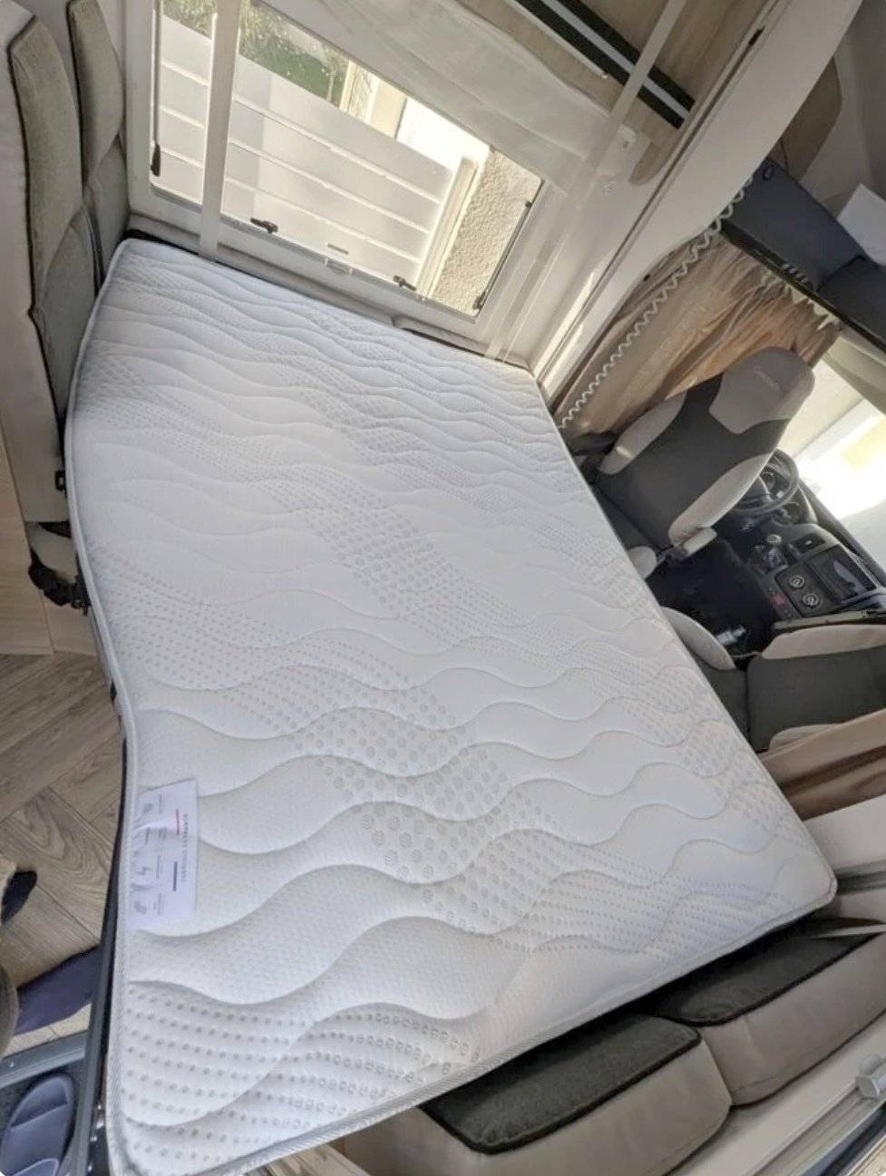 Plazas en cama Peugeot Boxer 140 CV - Yescapa