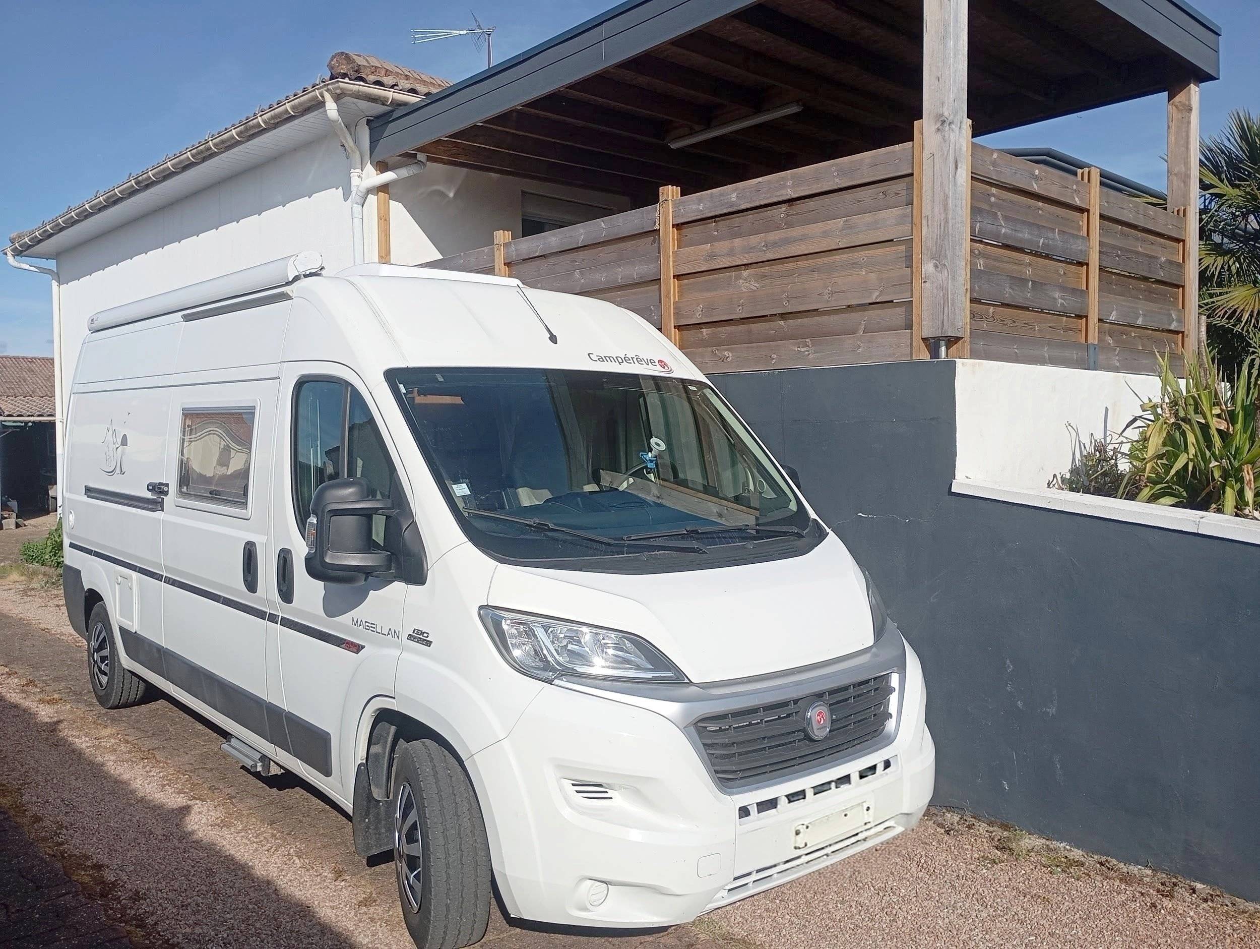 Vista de 3/4 Fiat 2,3 l 130 ch. - Yescapa